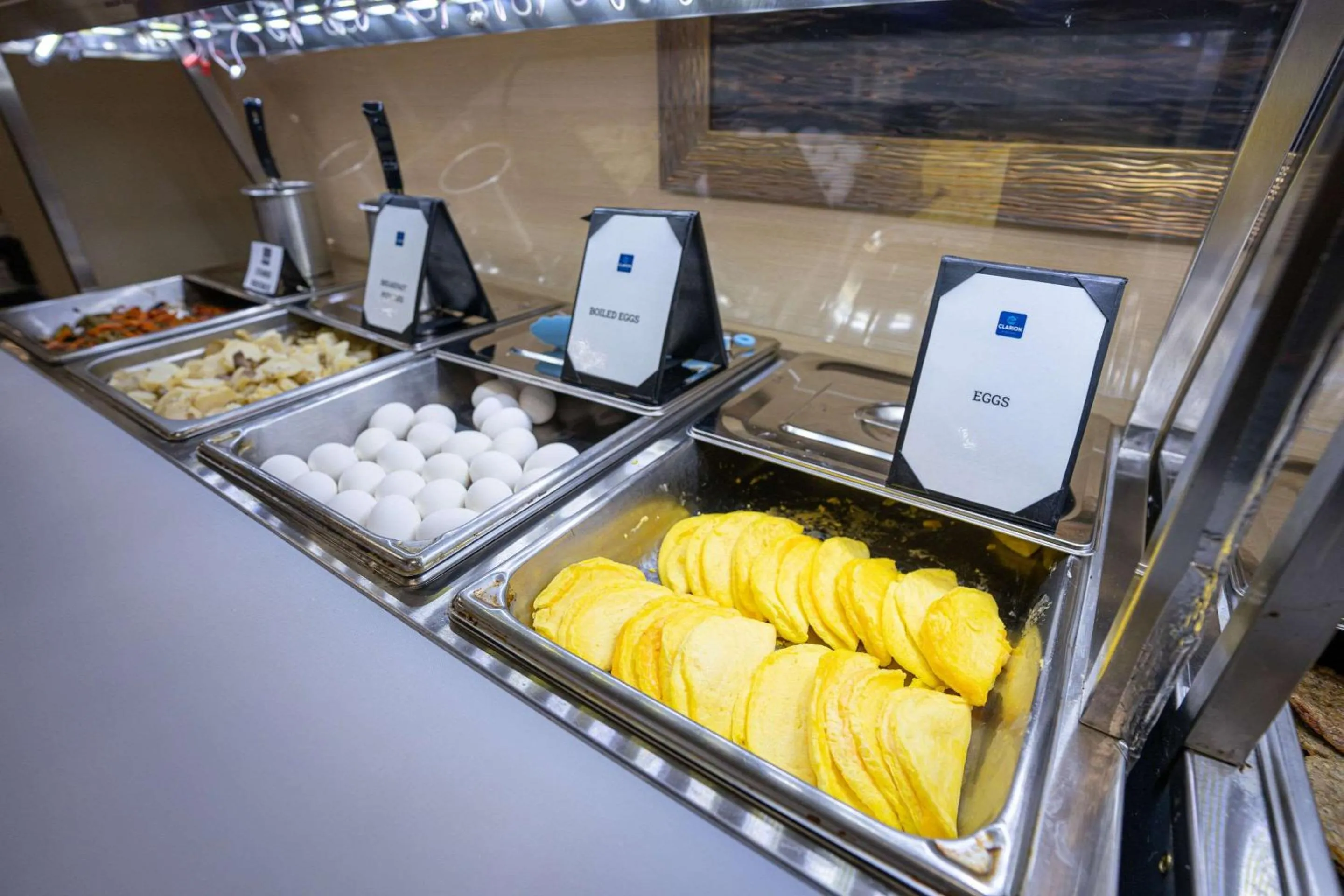 Breakfast in Clarion Hotel Detroit Metro Airport