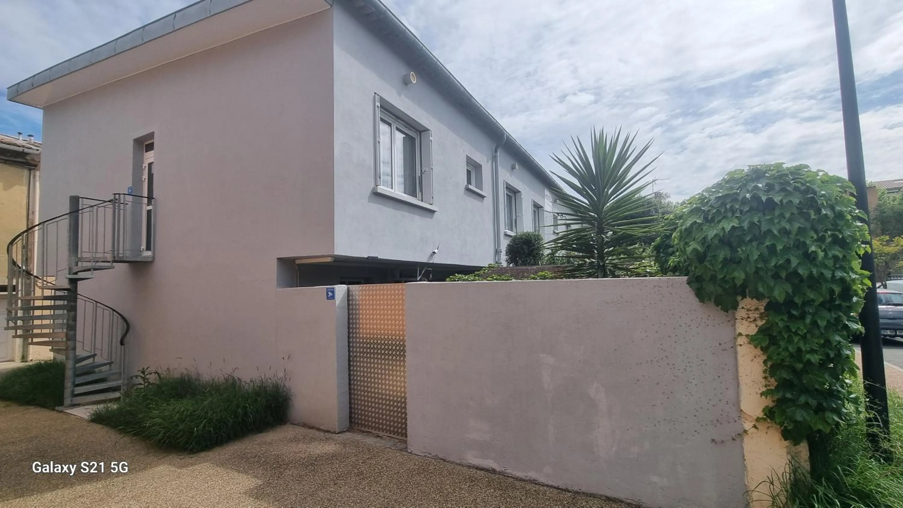 Property building in Hôtel du Tricastin