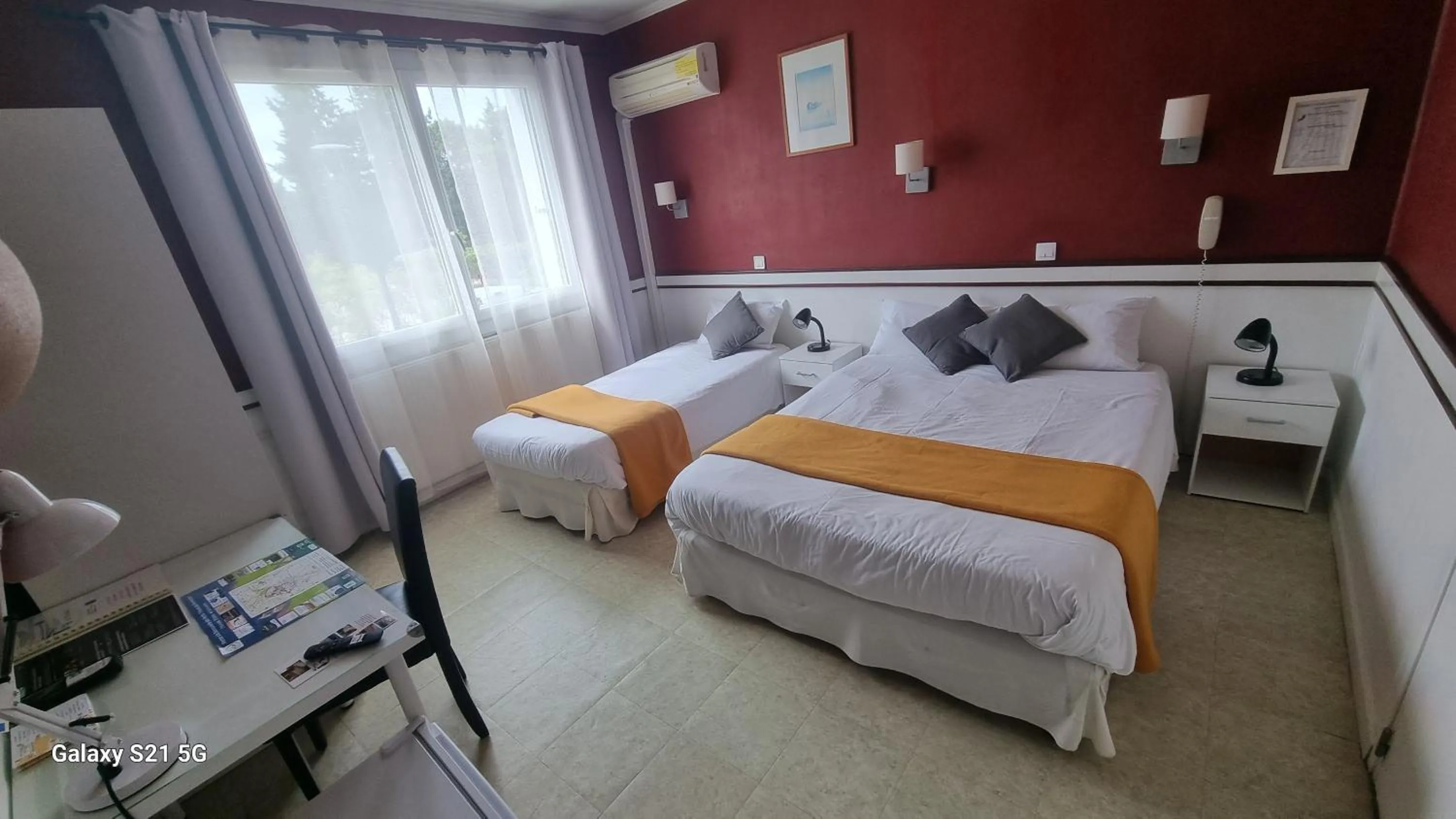 Bed in Hôtel du Tricastin