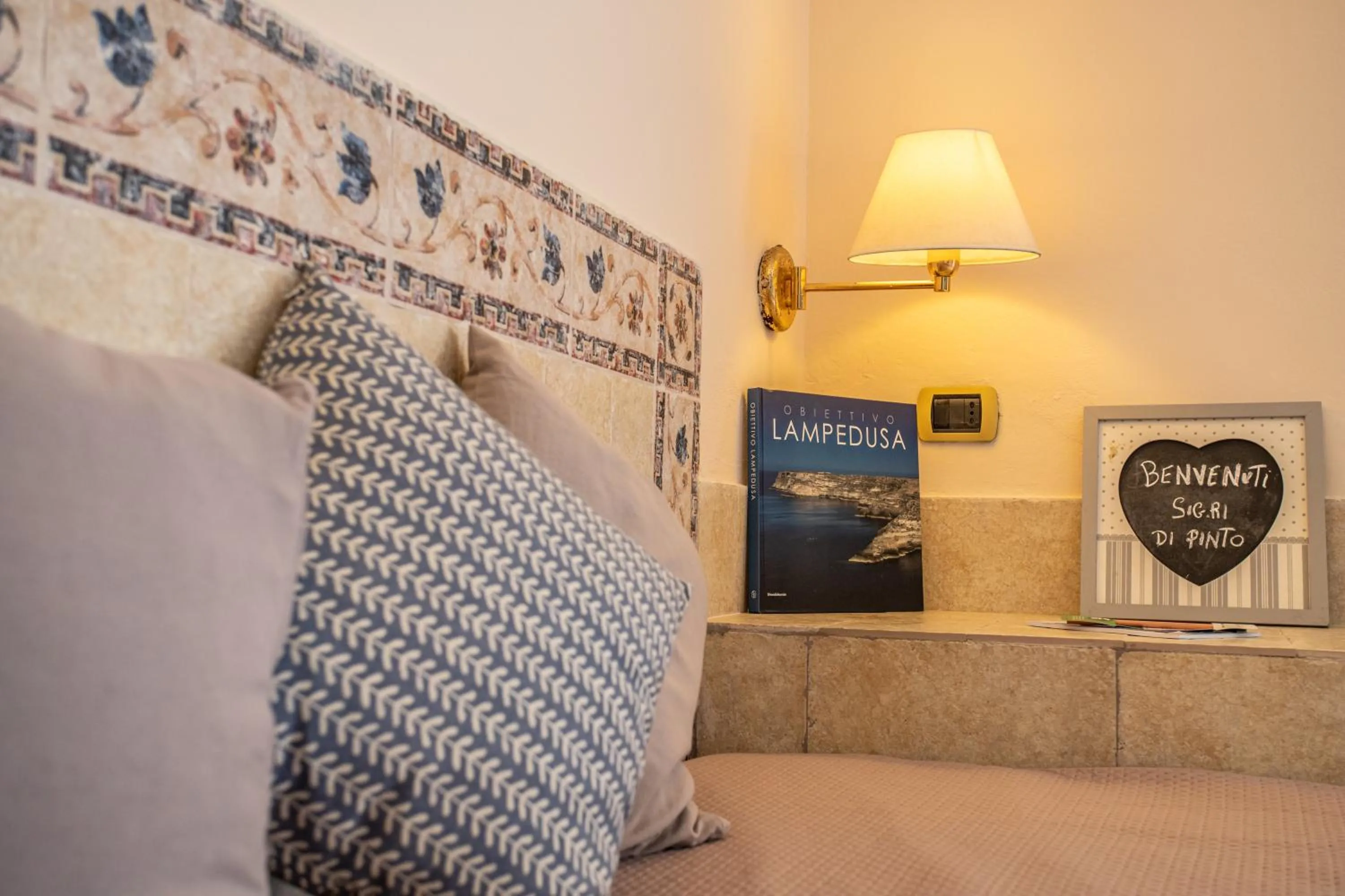 Decorative detail, Bed in Relais Isole del Sud