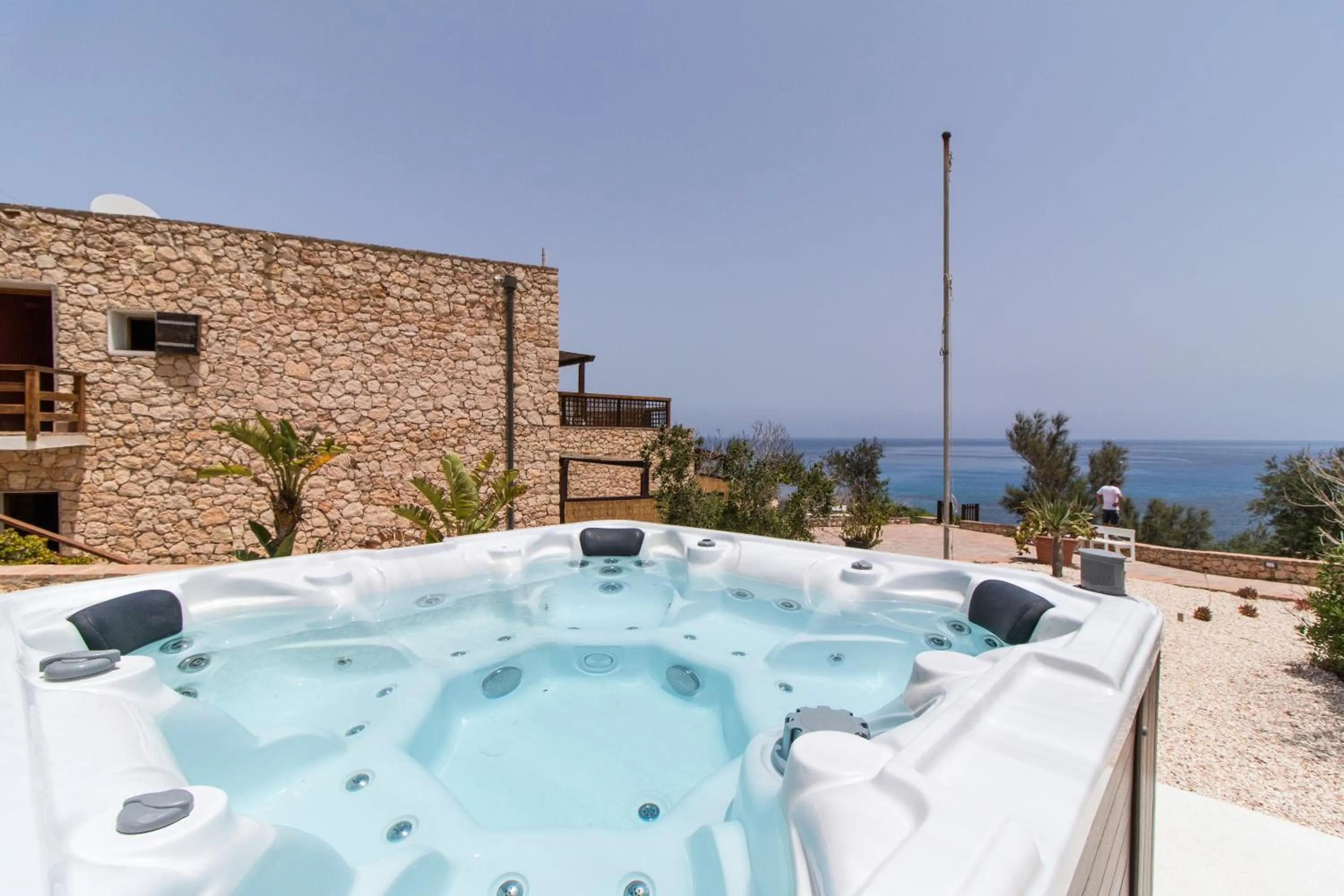 Hot Tub in Relais Isole del Sud
