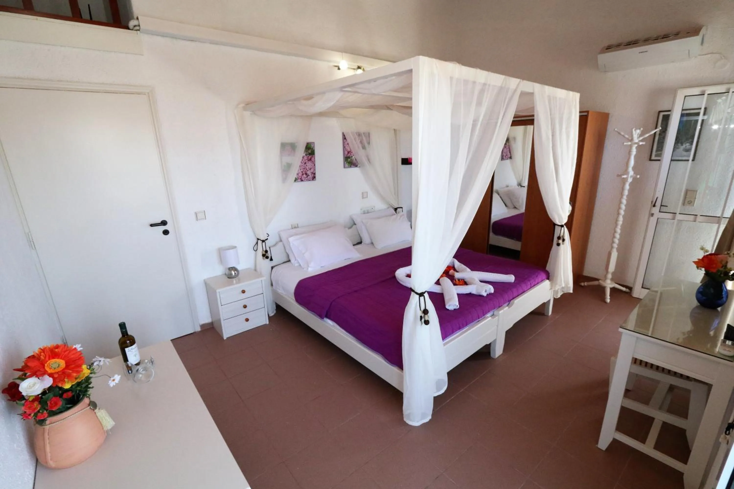 Bedroom, Bed in Aris Studios