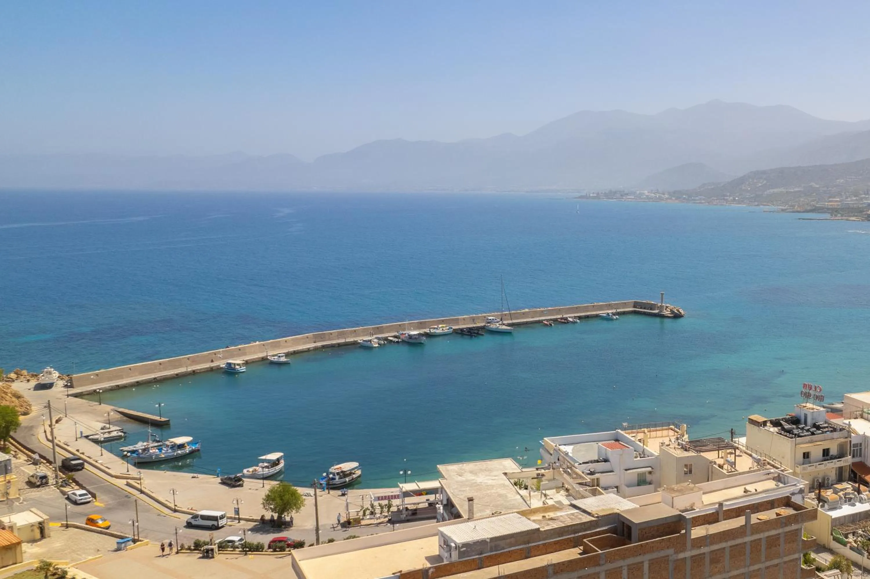 Nearby landmark in Aris Studios