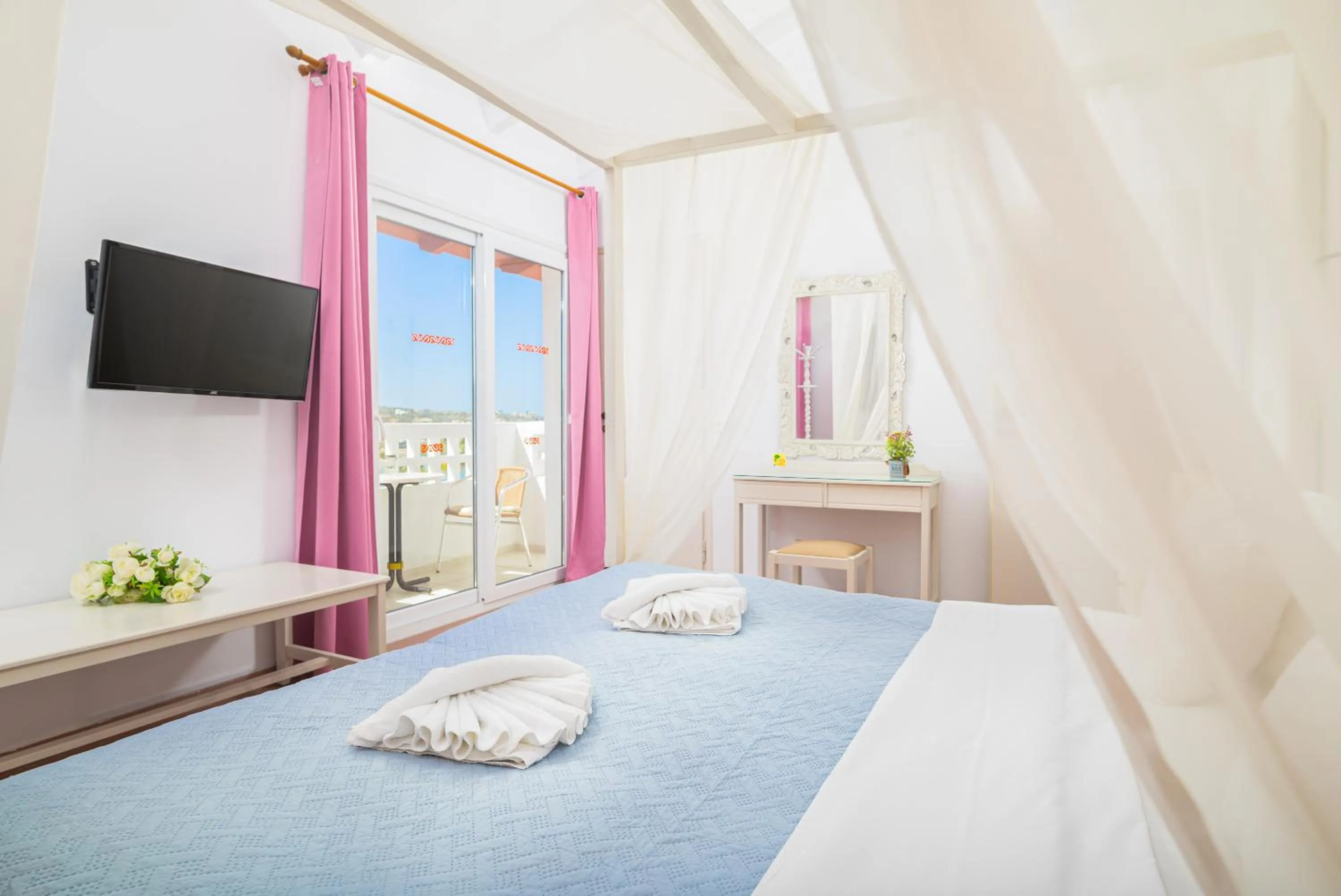 Bedroom, Bed in Aris Studios