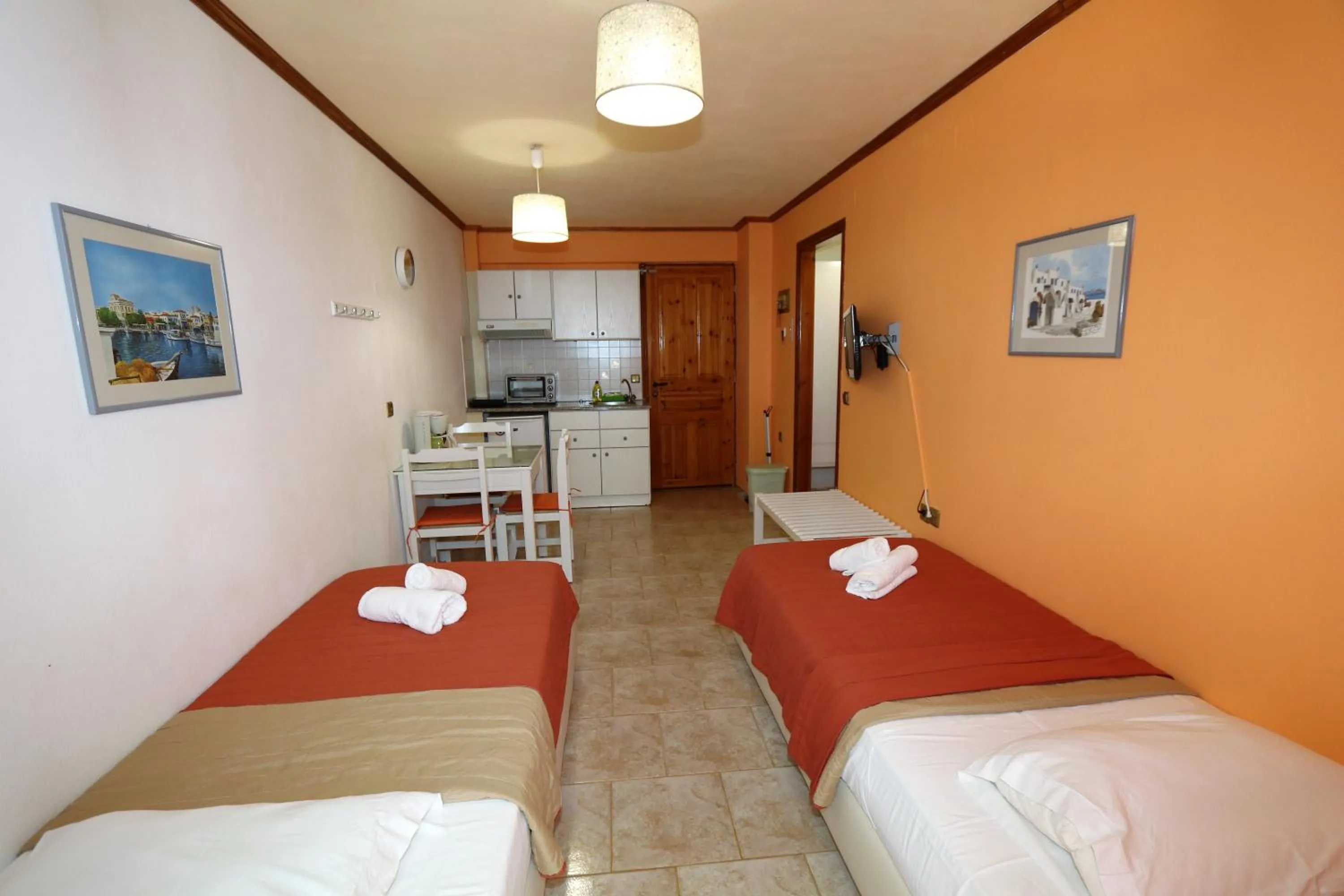 Kitchen or kitchenette, Bed in Aris Studios