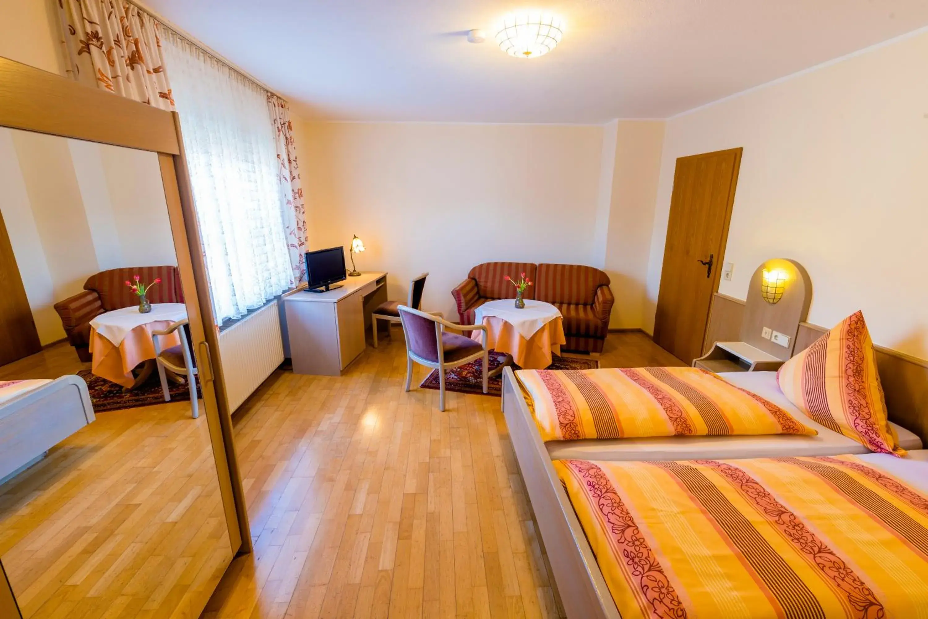 Single Room with Bathroom - single occupancy in Gästehaus Sonne Single Room with Bathroom - single occupancy in Gästehaus Sonne