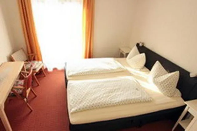 Double Room with Shared Bathroom and Balcony - single occupancy in Gästehaus Meng