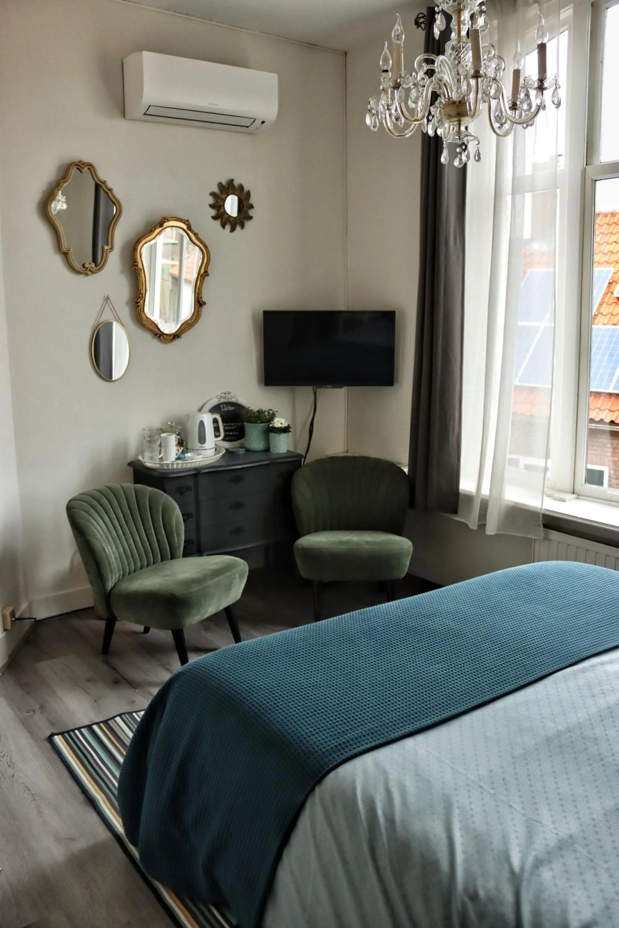 Seating area, Bed in B&B Zeeuws genoegen