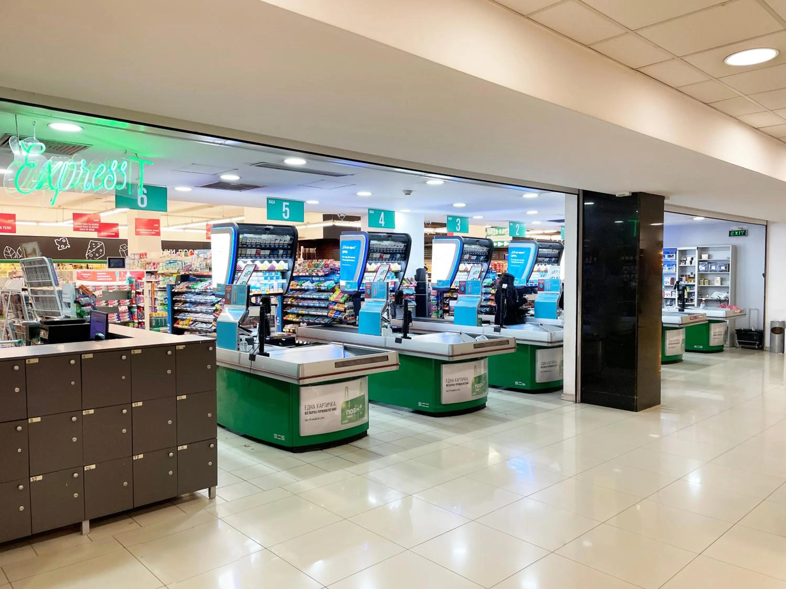 Supermarket/grocery shop in Queen's Hotel - Zebra Centre