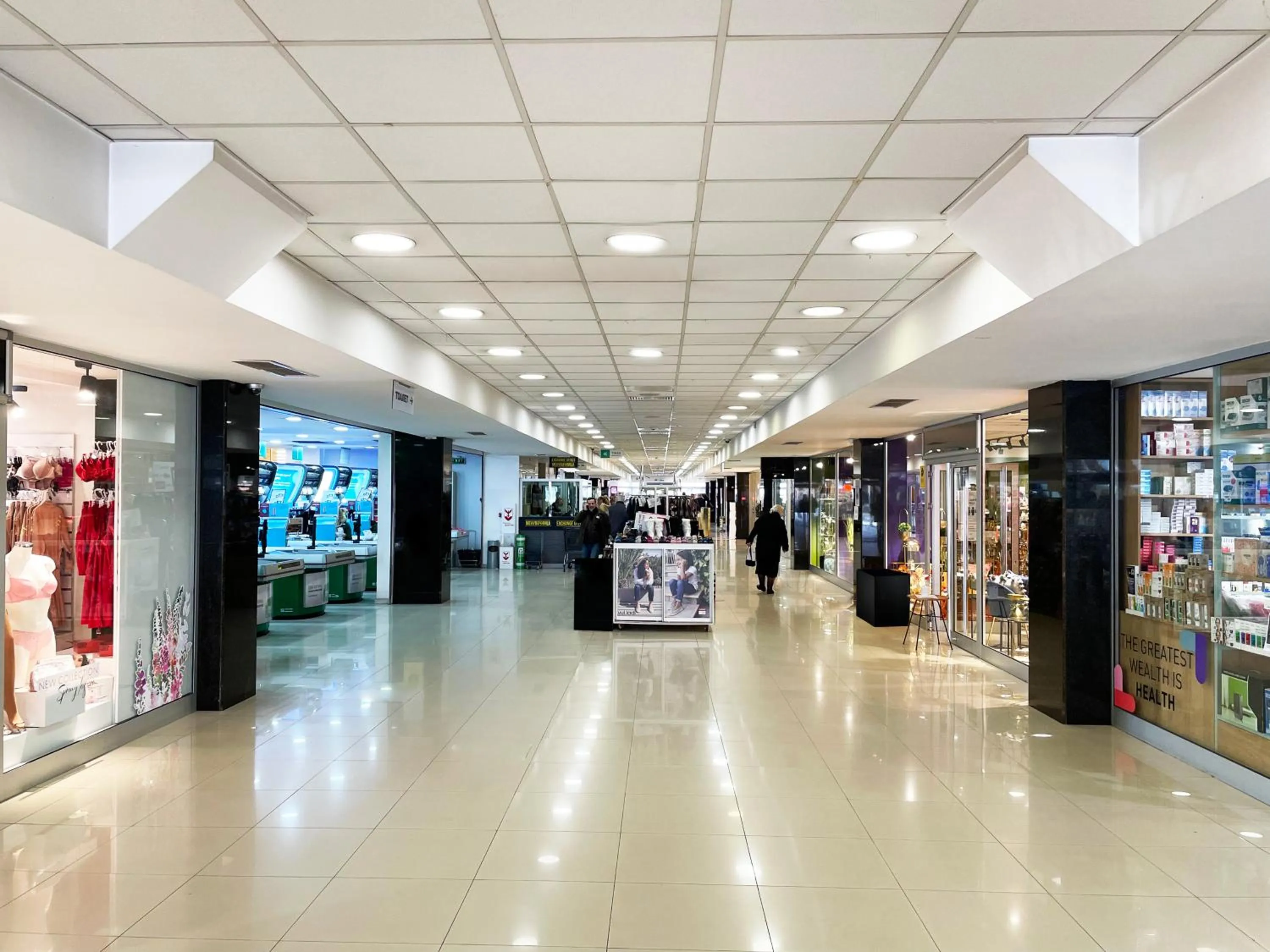 Supermarket/grocery shop in Queen's Hotel - Zebra Centre