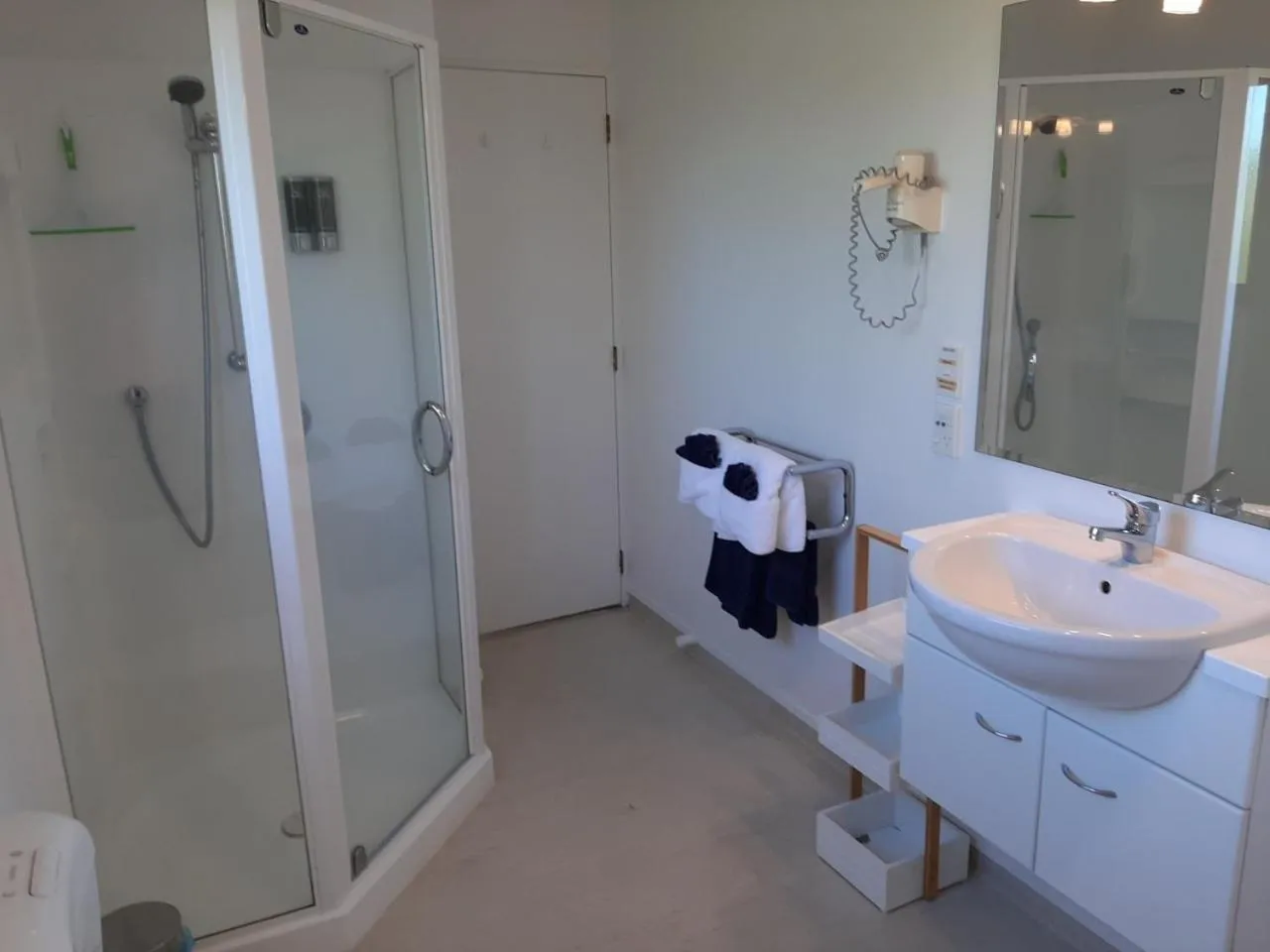 Bathroom in Bayside Motel Whitianga