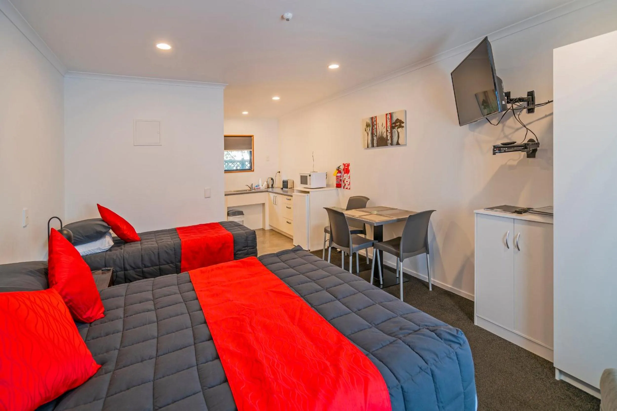 Photo of the whole room in Bayside Motel Whitianga