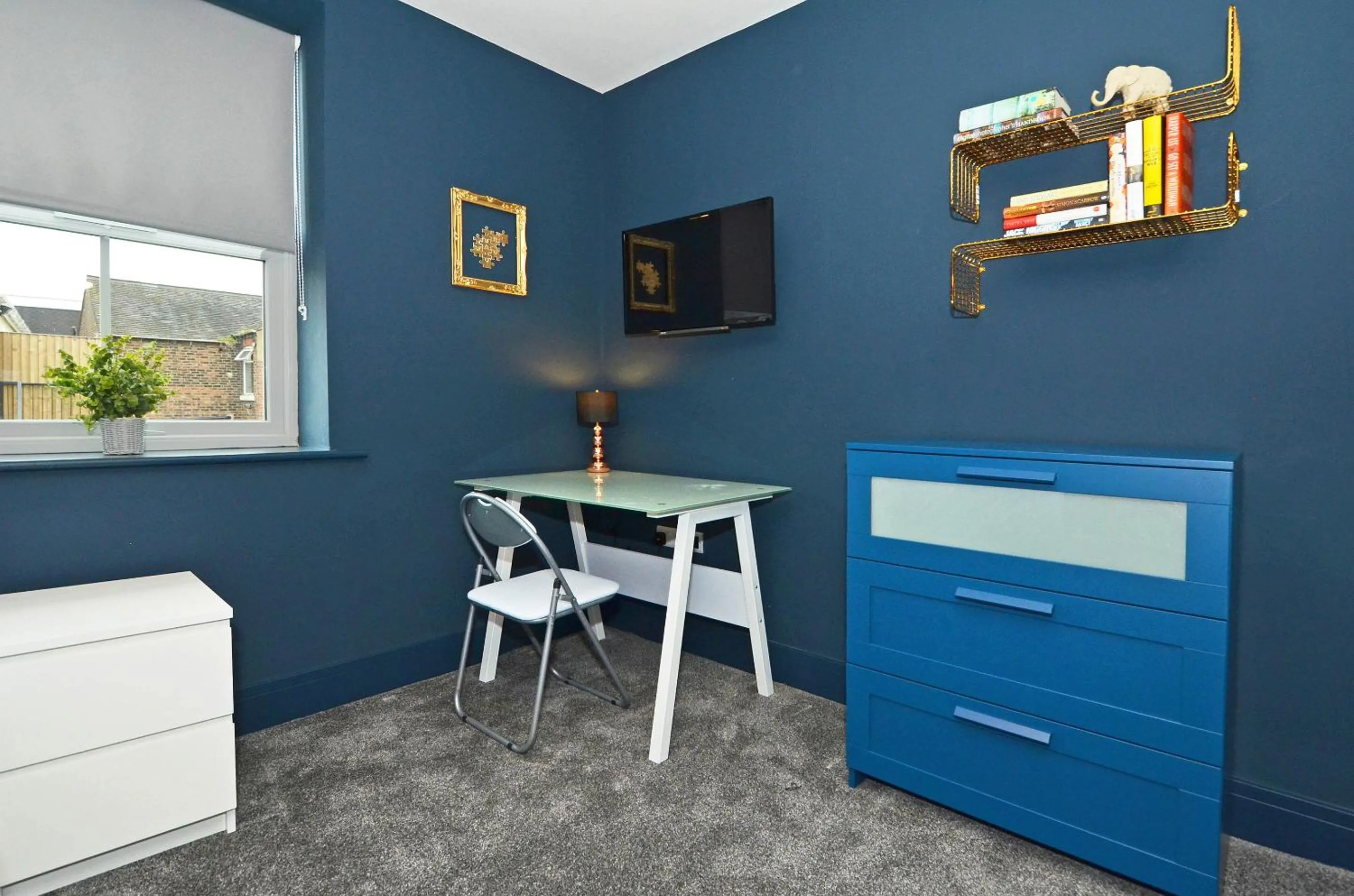 Bedroom in Townhouse PLUS @ London Road Stoke