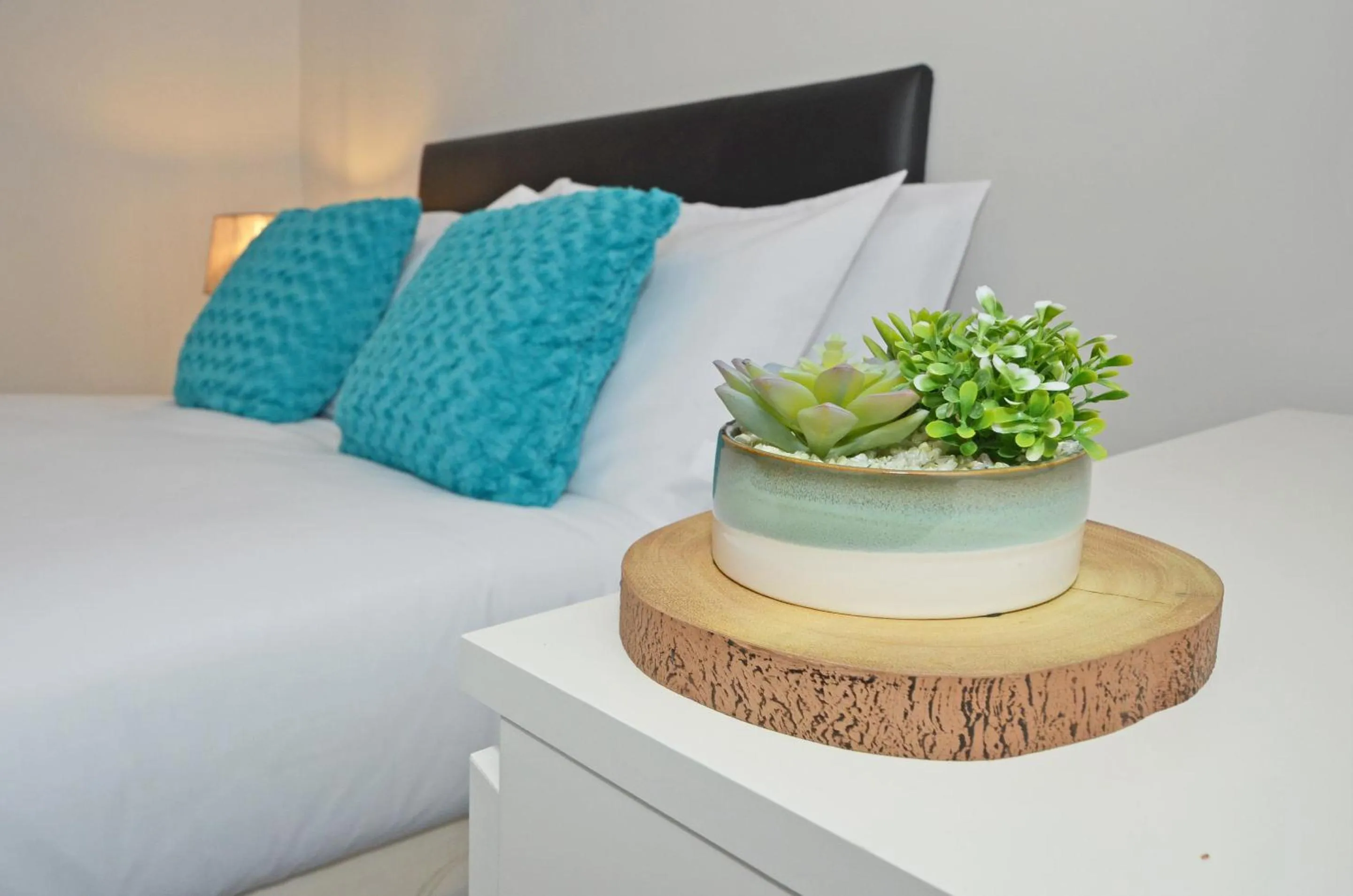 View (from property/room), Bed in Townhouse PLUS @ London Road Stoke