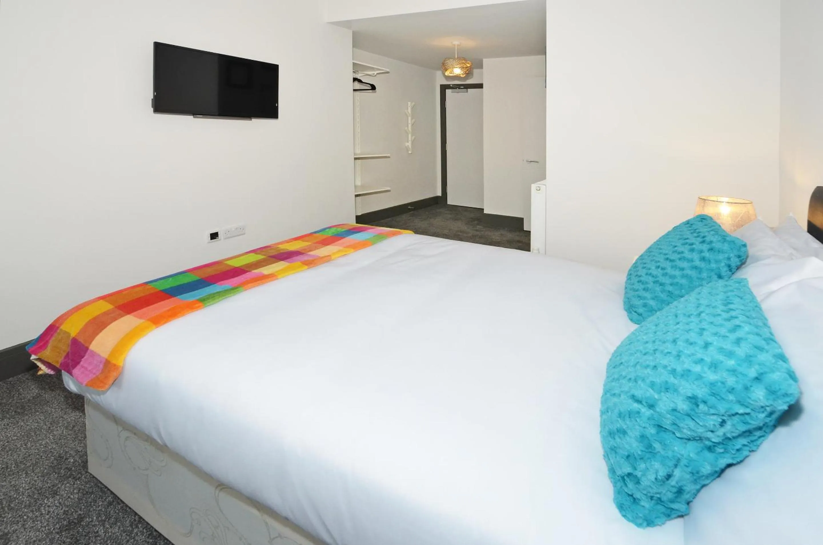 View (from property/room), Bed in Townhouse PLUS @ London Road Stoke