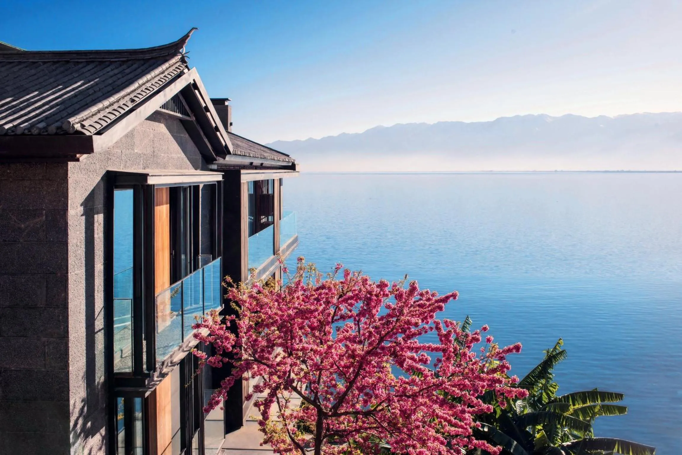 Yakamoz Erhai Hotel