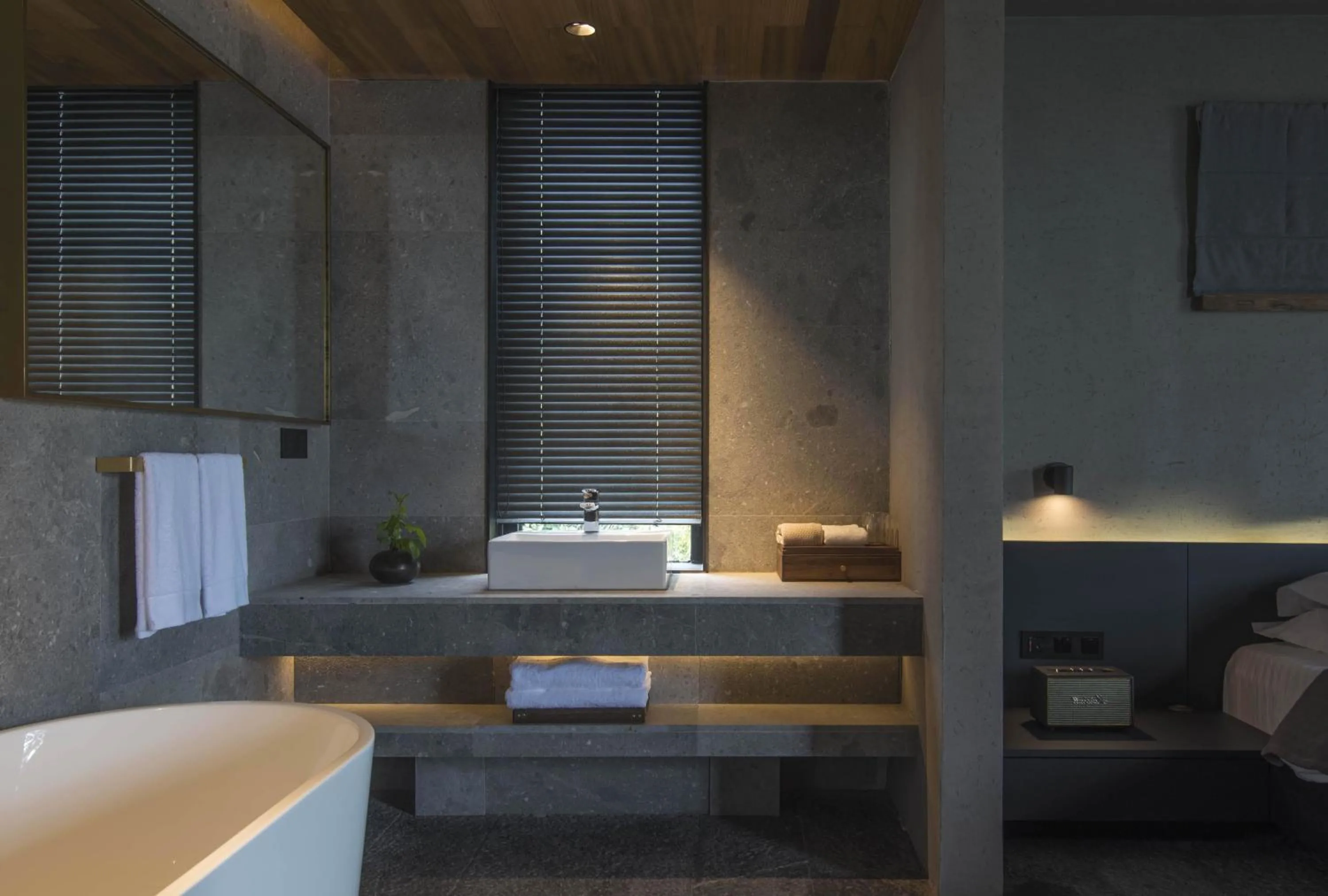 Small Double Room in Yakamoz Erhai Hotel