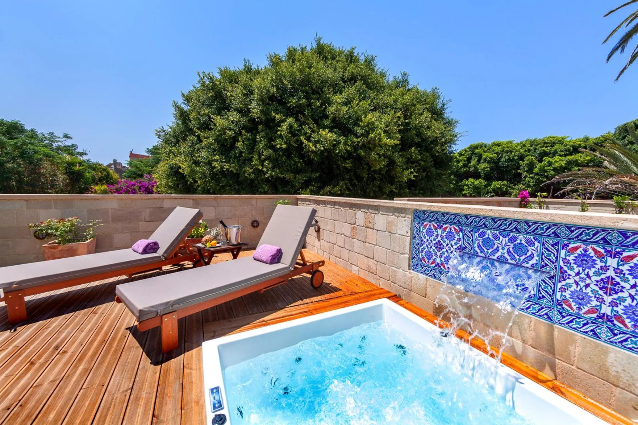 Garden in In Camera Art Boutique Hotel