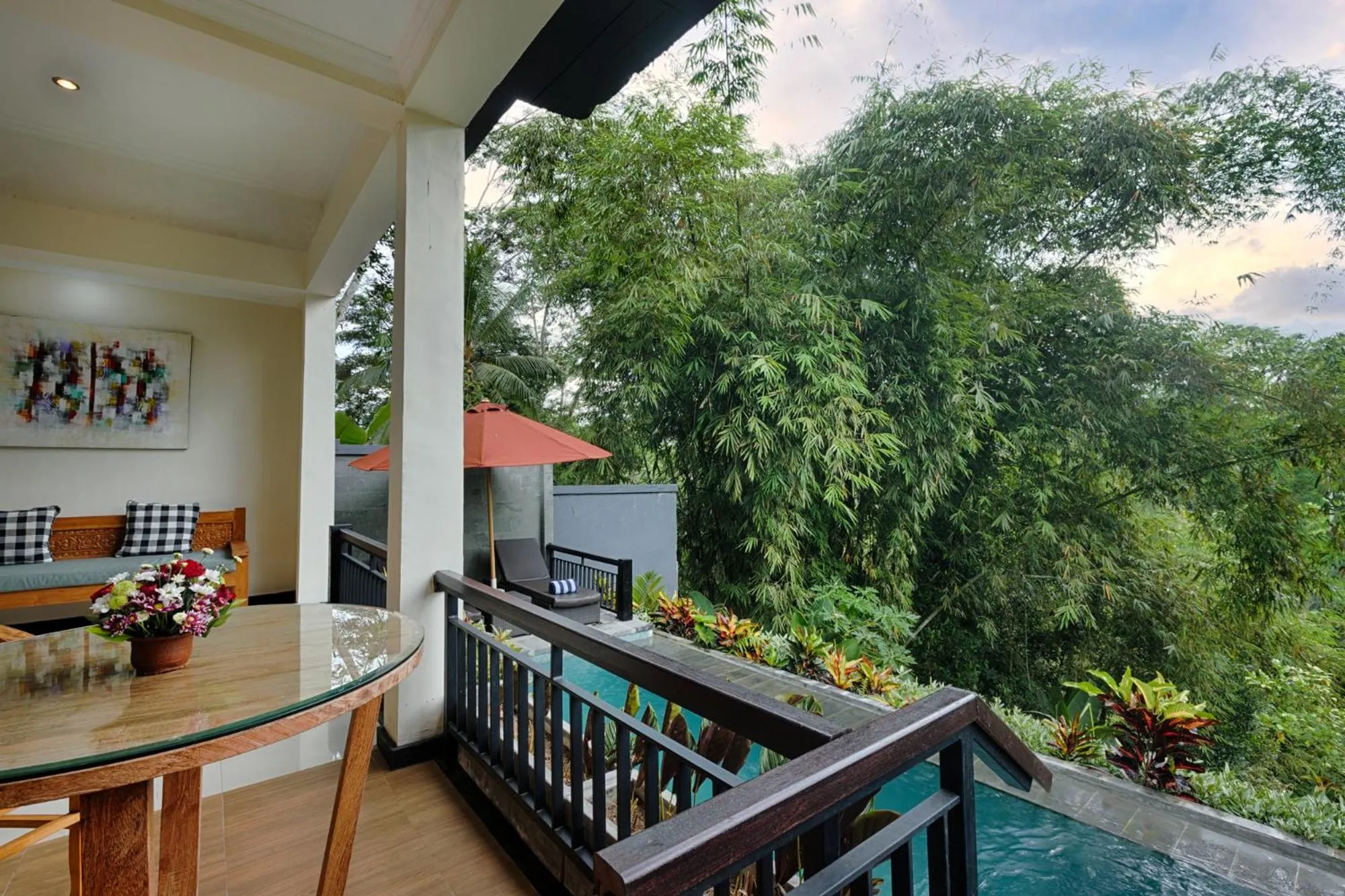 Swimming pool in Kaja Villa