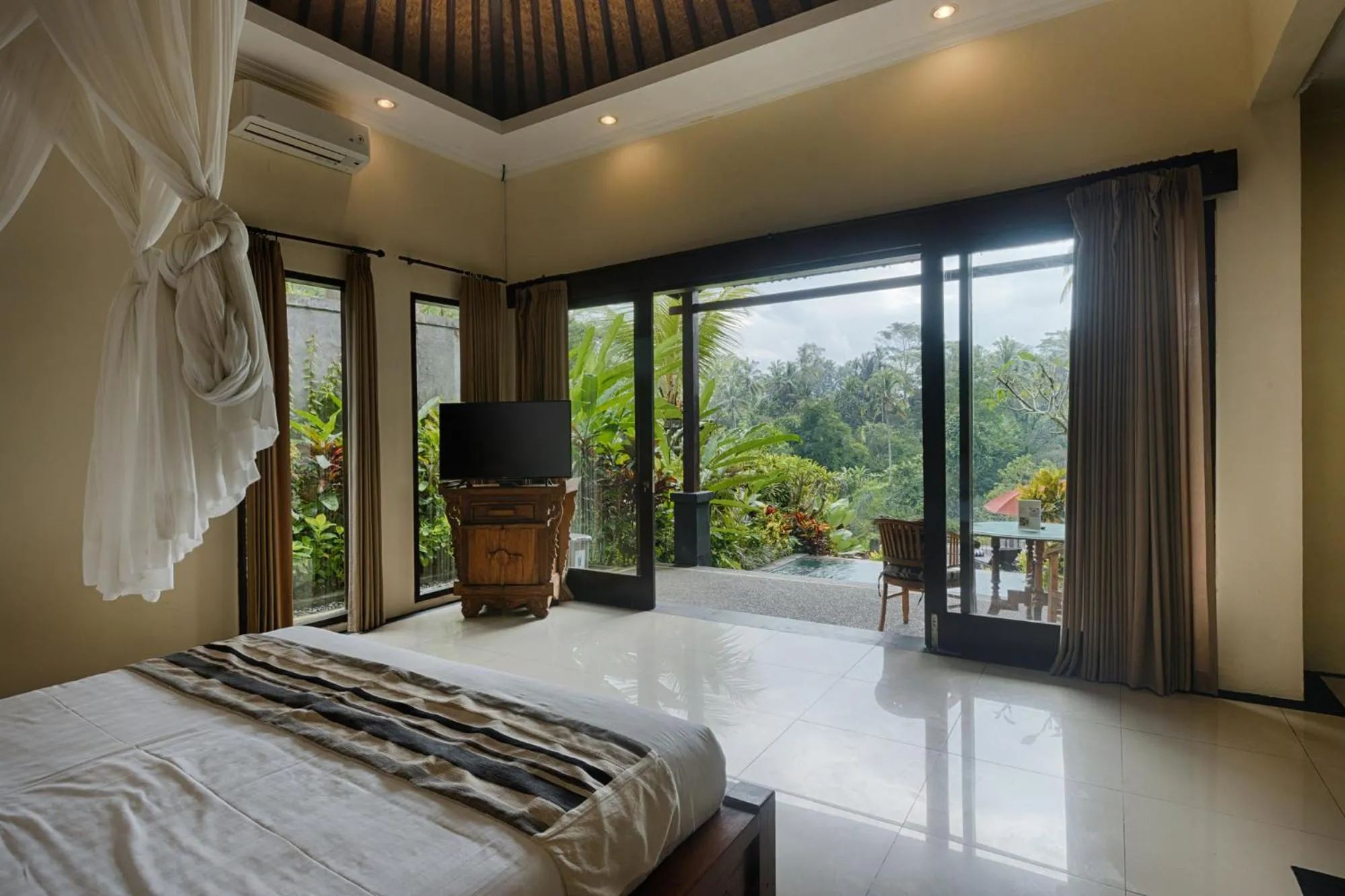 View (from property/room), Bed in Kaja Villa