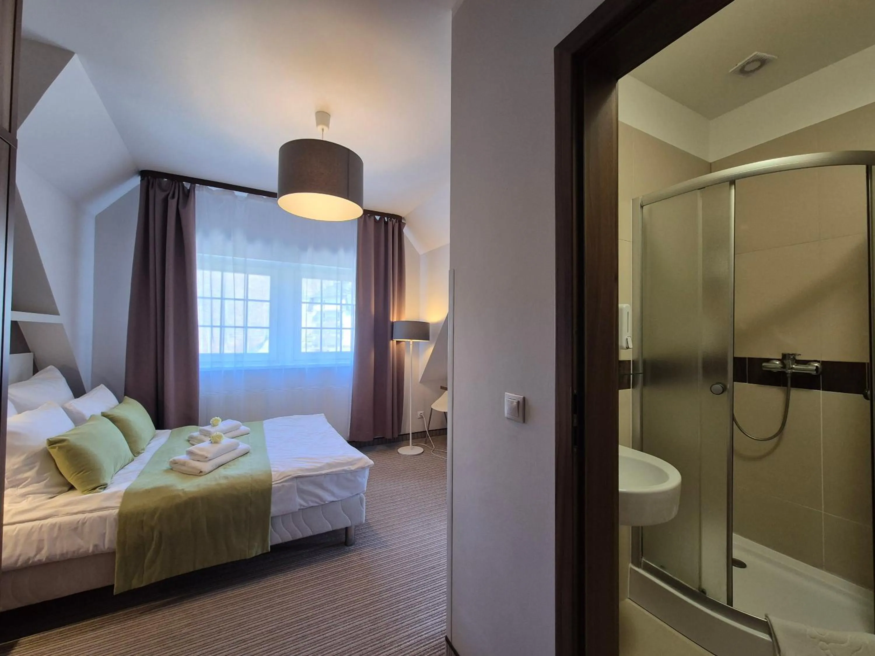 Shower, Bed in Willa Na Cichej