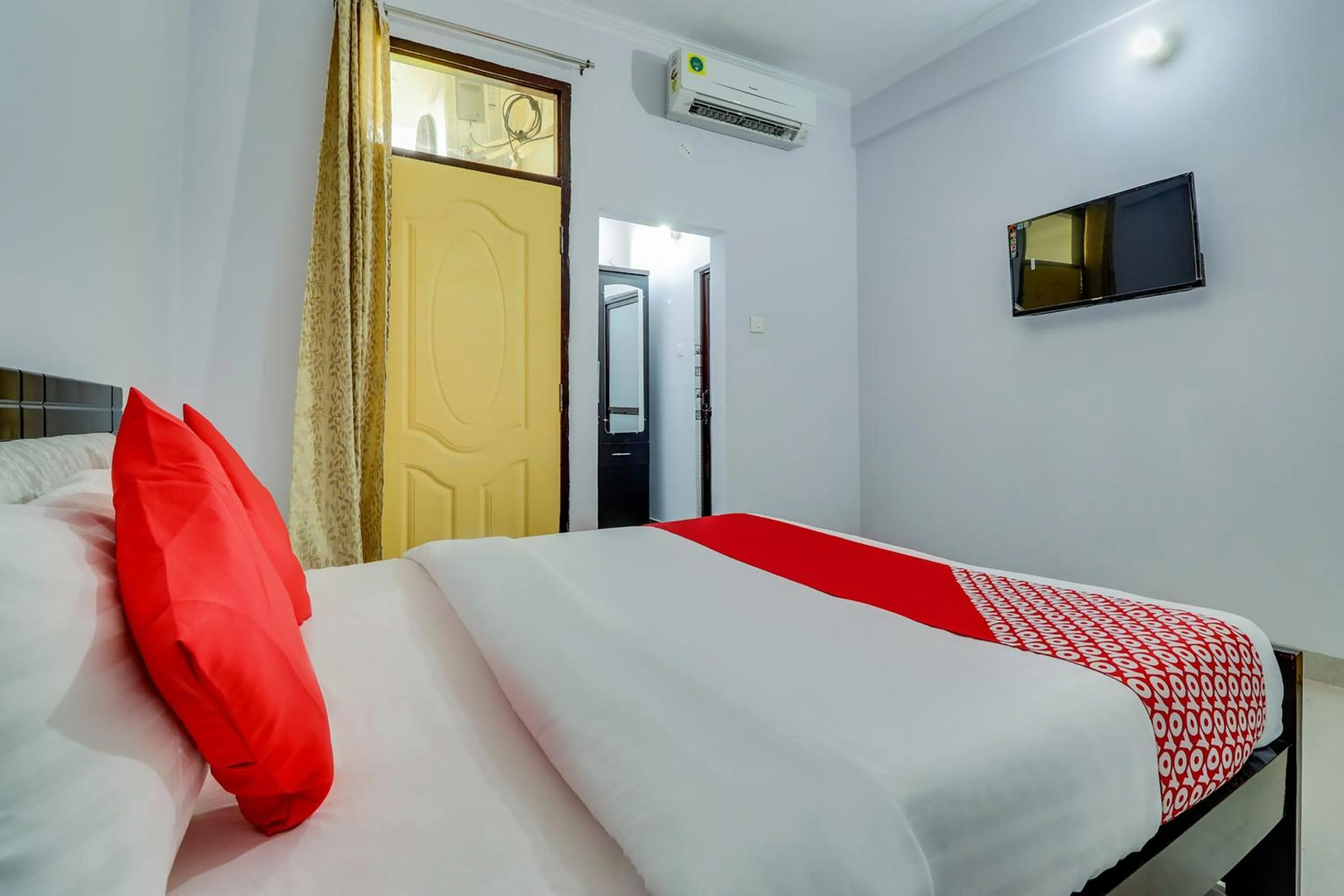 Bedroom, Bed in Hotel O Vgs