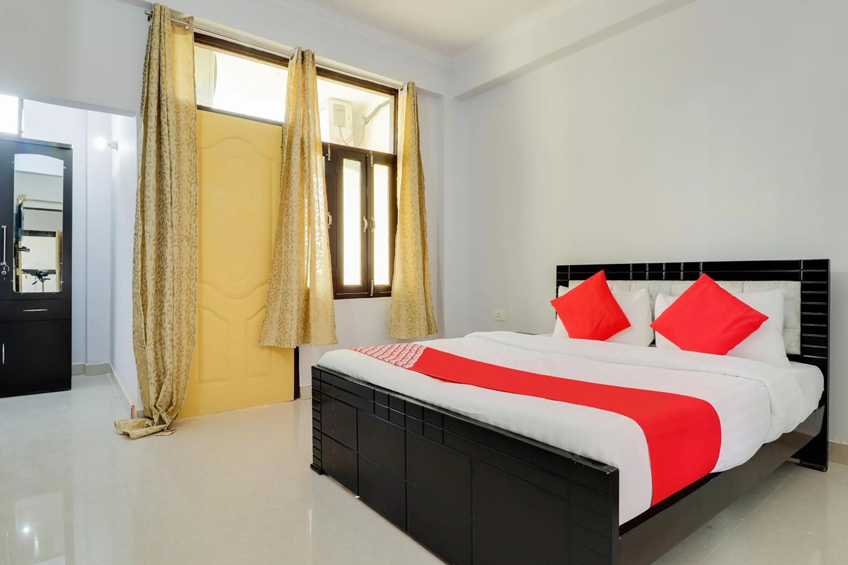 Bedroom, Bed in Hotel O Vgs