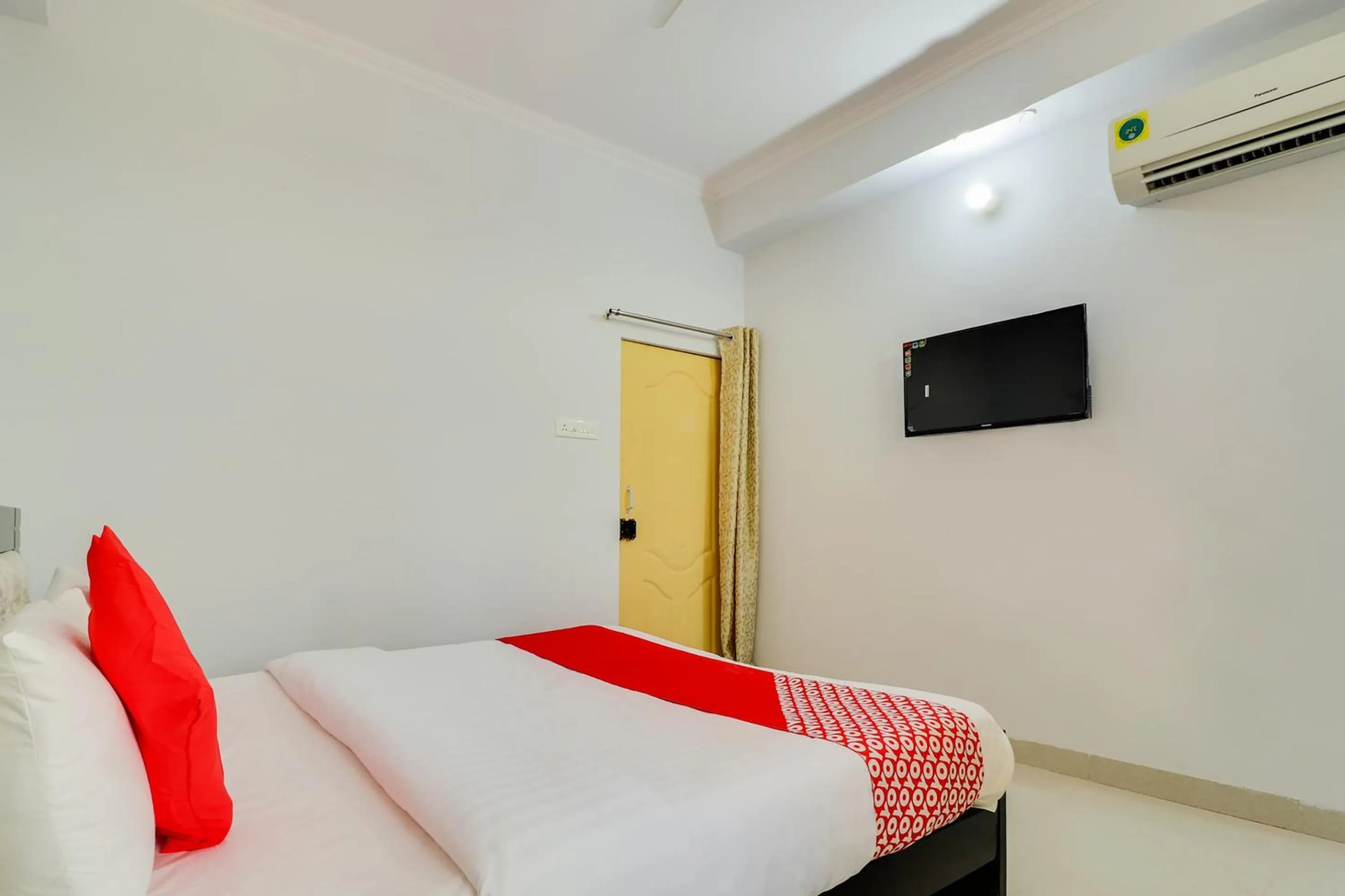 Bedroom, Bed in Hotel O Vgs