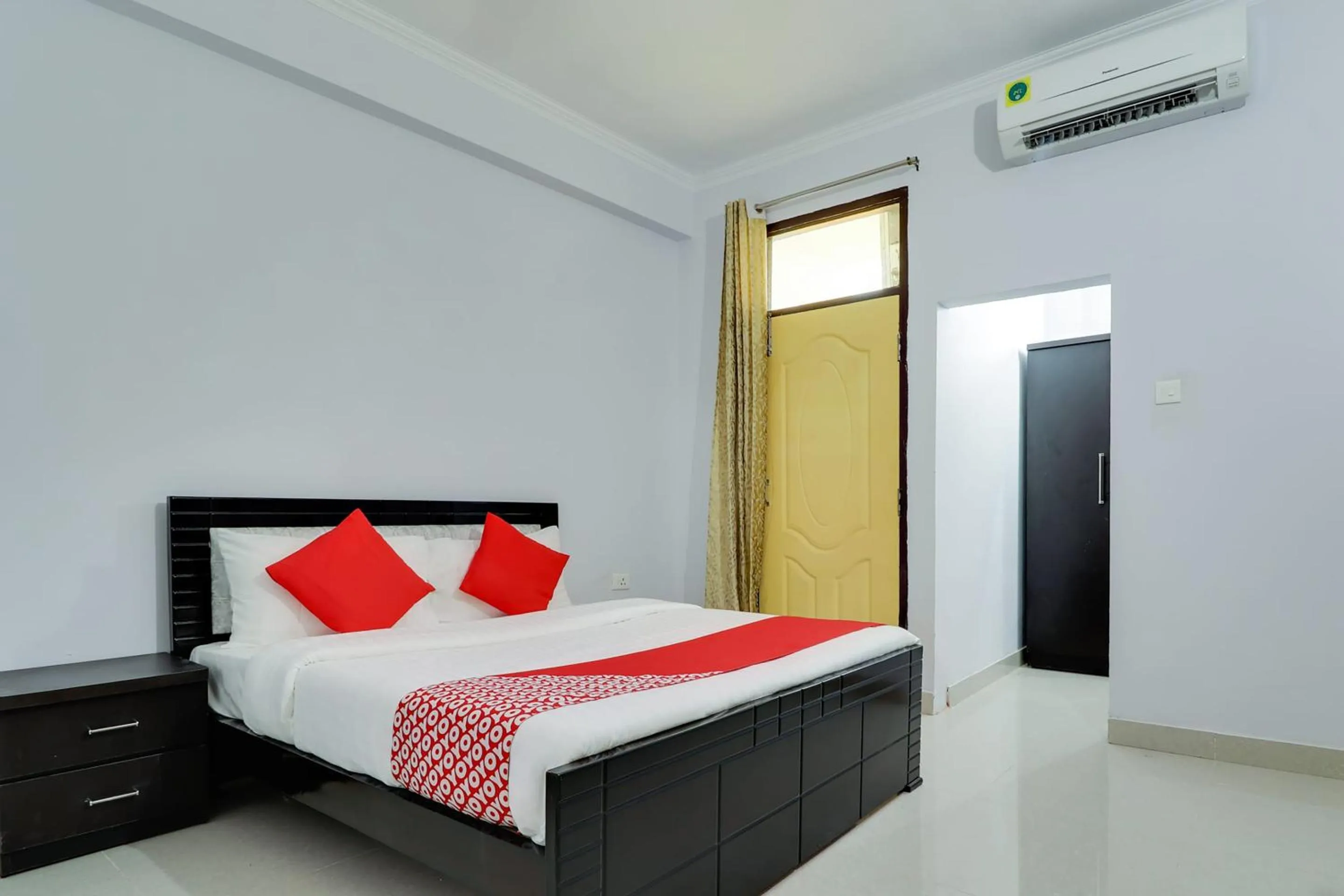 Bedroom, Bed in Hotel O Vgs