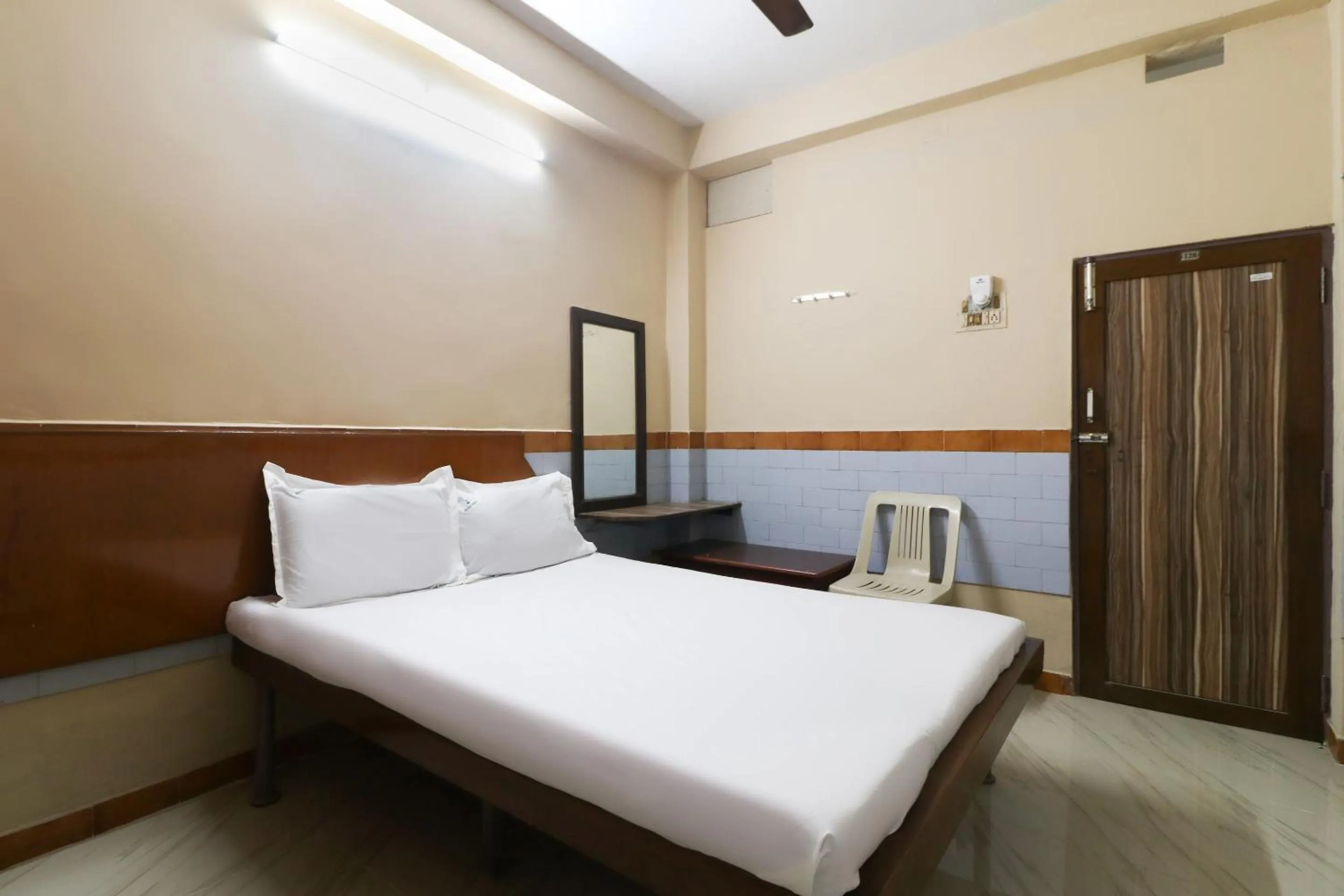 Bedroom, Bed in Hotel O Jayanthi Mansion