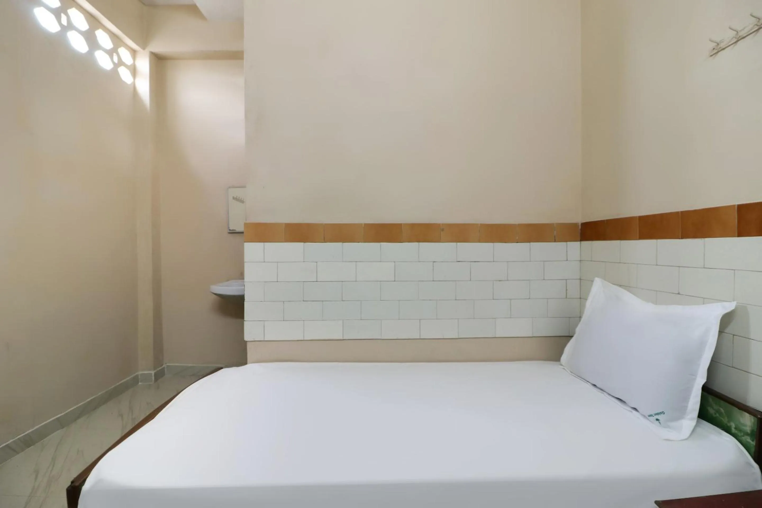 Bedroom, Bed in Hotel O Jayanthi Mansion