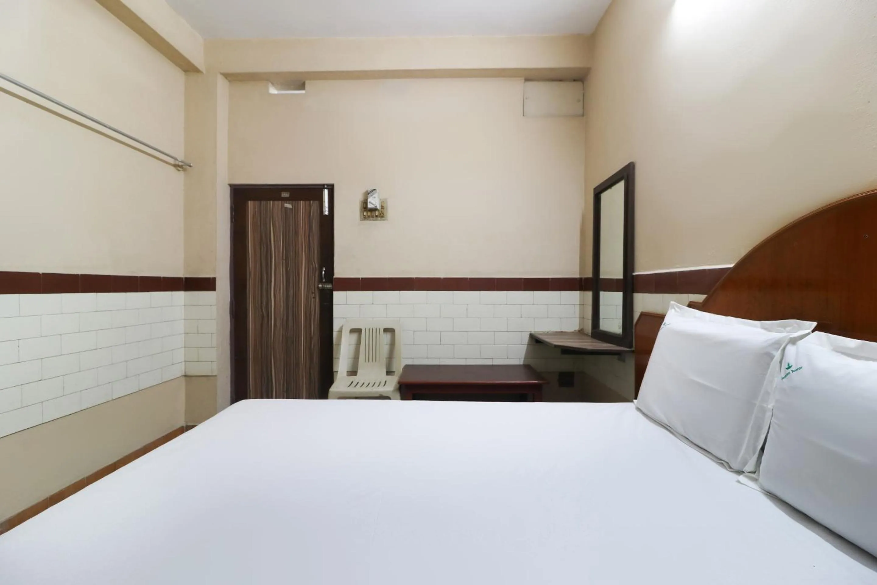 Facade/entrance, Bed in Hotel O Jayanthi Mansion