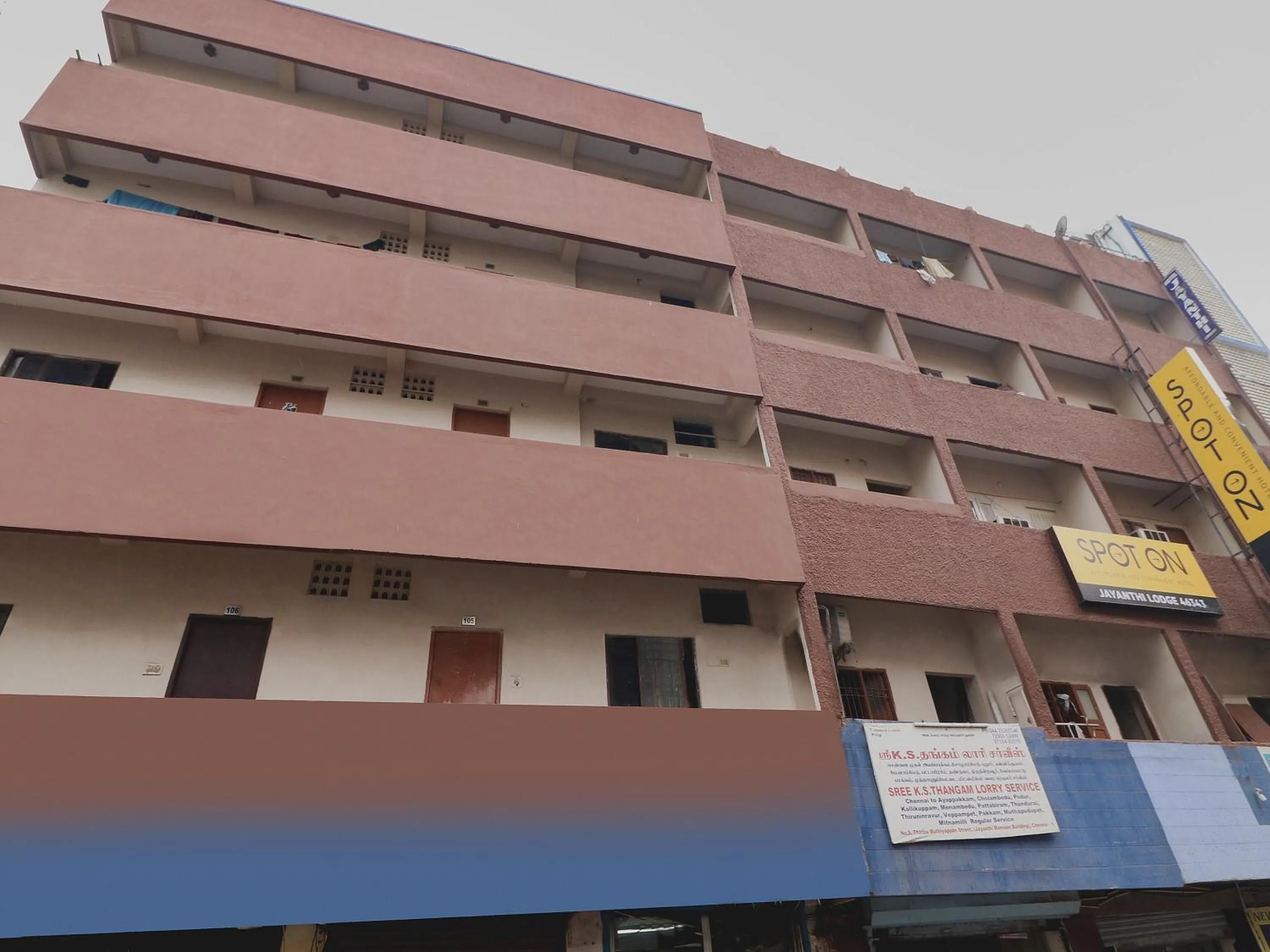 Facade/entrance in Hotel O Jayanthi Mansion