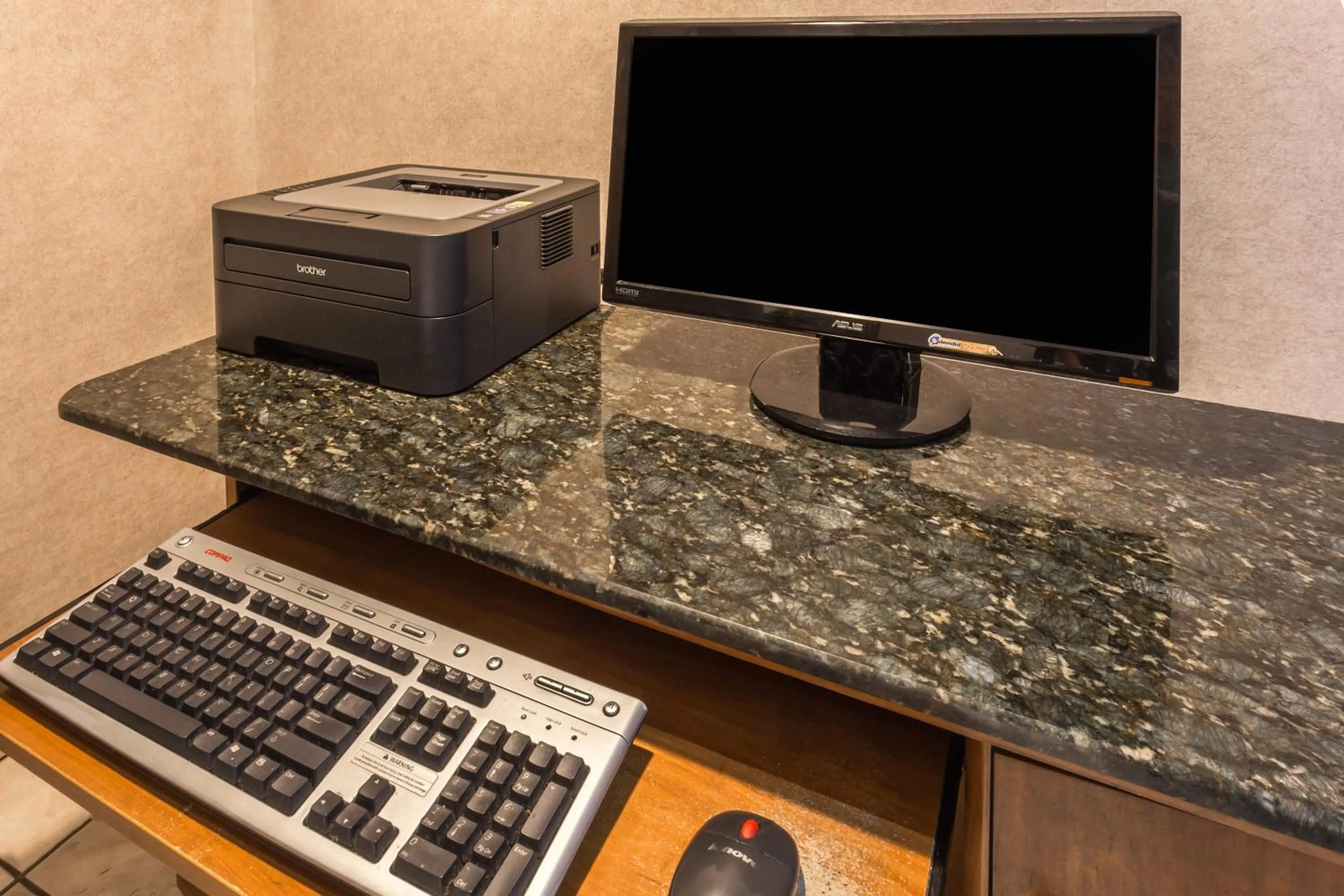 Business facilities in Howard Johnson by Wyndham Phoenix Airport/Downtown Area