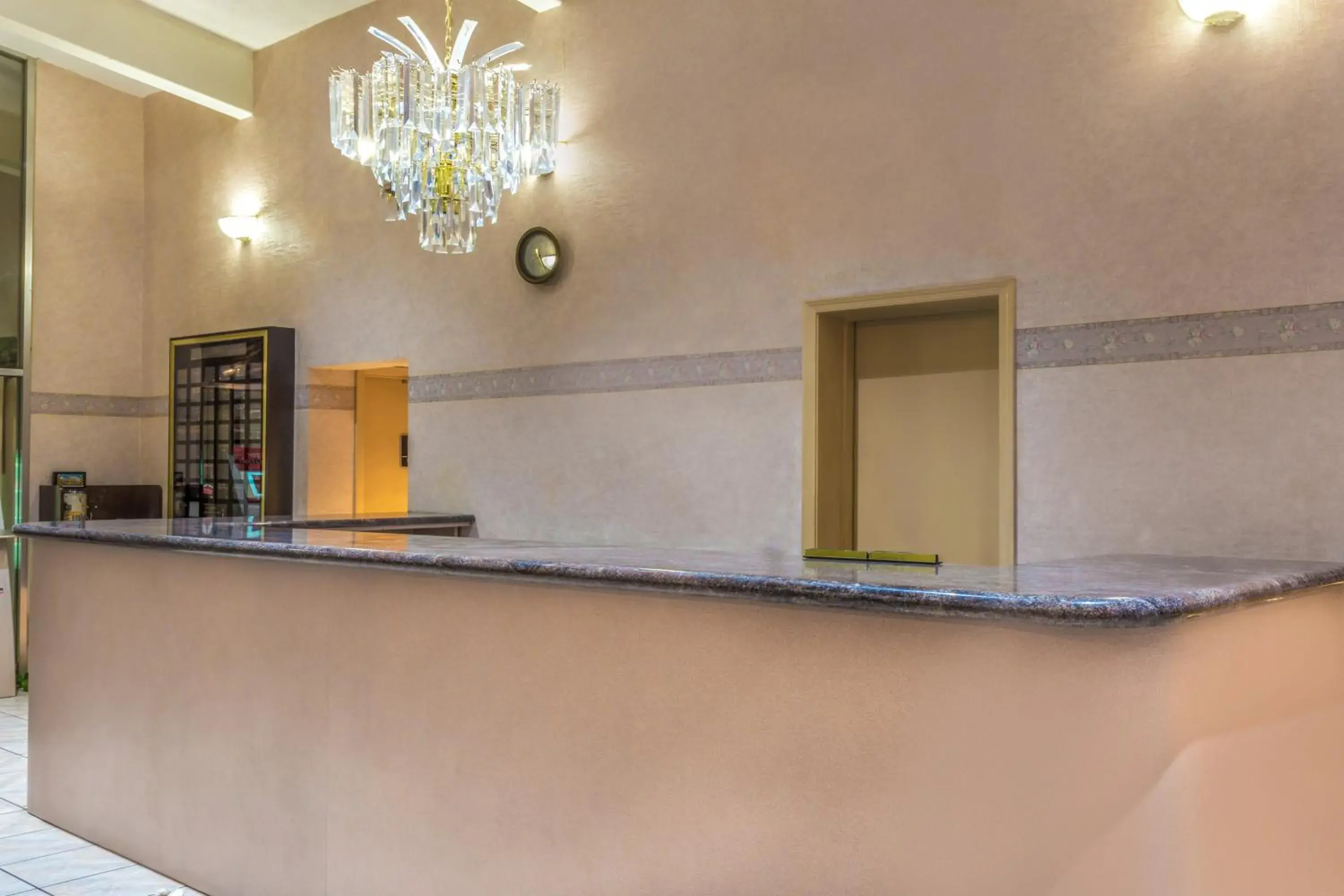 Lobby or reception in Howard Johnson by Wyndham Phoenix Airport/Downtown Area Lobby or reception in Howard Johnson by Wyndham Phoenix Airport/Downtown Area