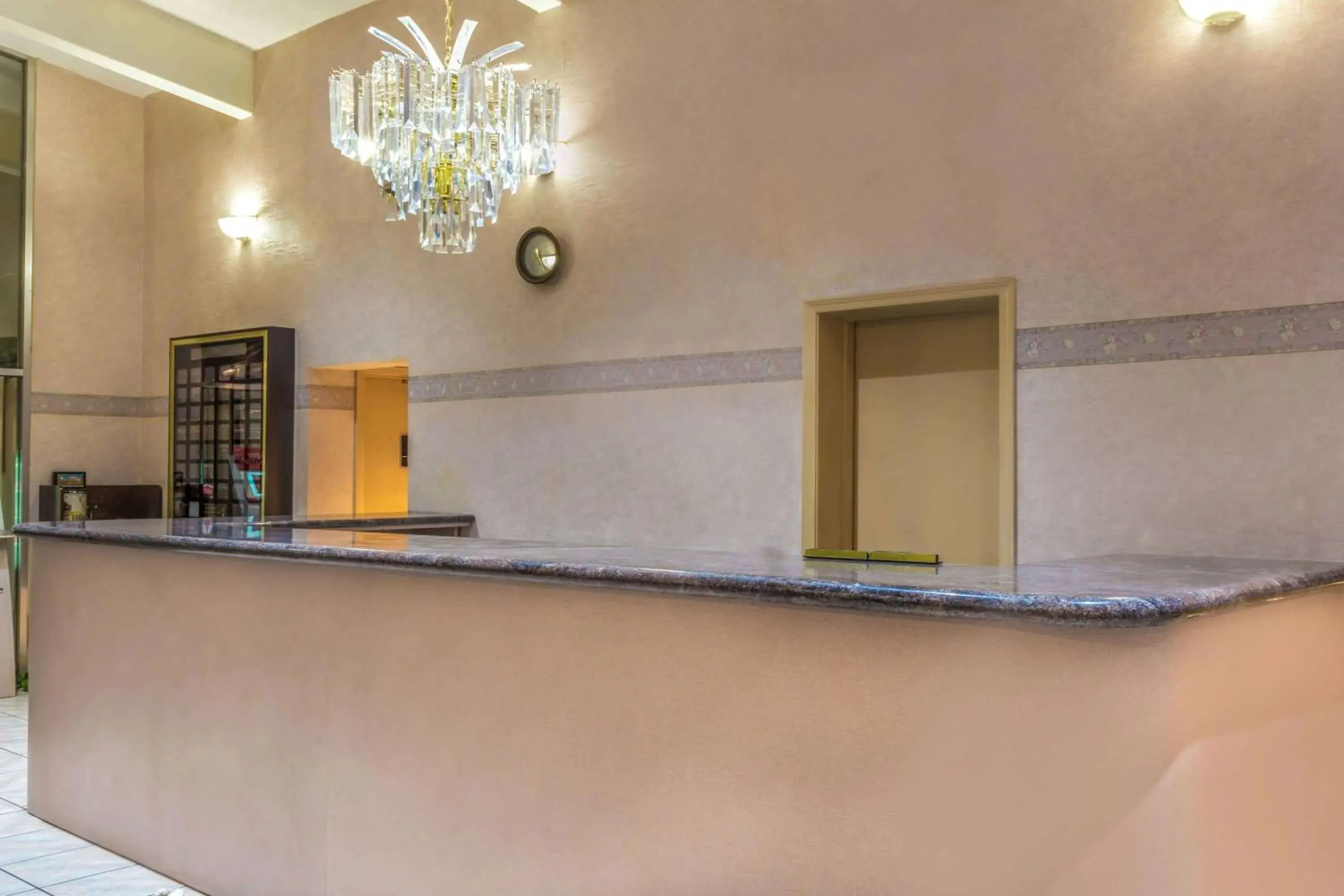 Lobby or reception in Howard Johnson by Wyndham Phoenix Airport/Downtown Area Lobby or reception in Howard Johnson by Wyndham Phoenix Airport/Downtown Area