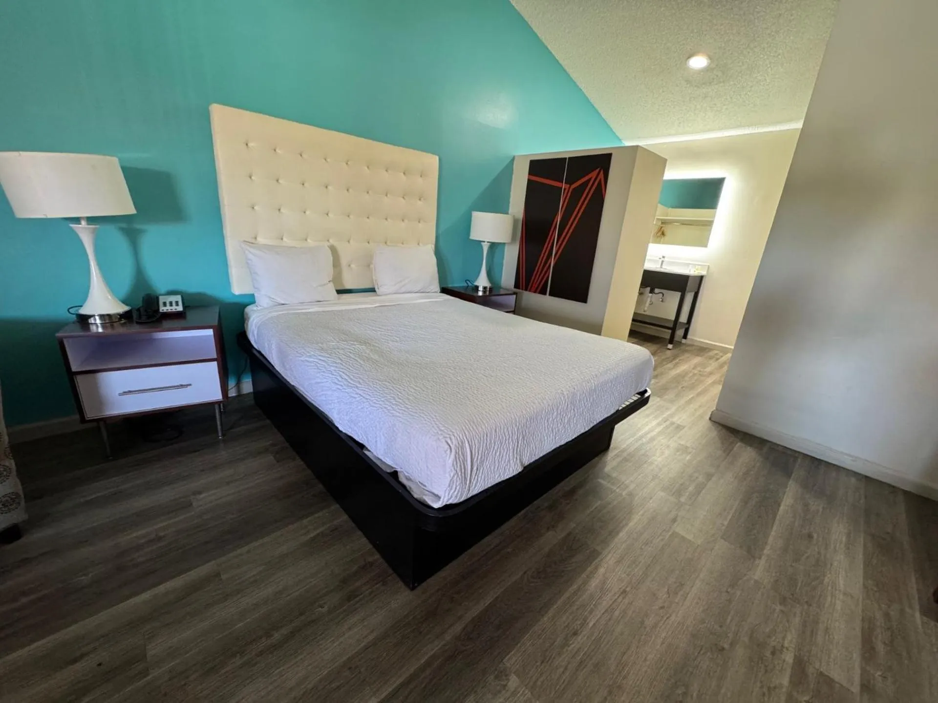 Bedroom, Bed in Howard Johnson by Wyndham Phoenix Airport/Downtown Area