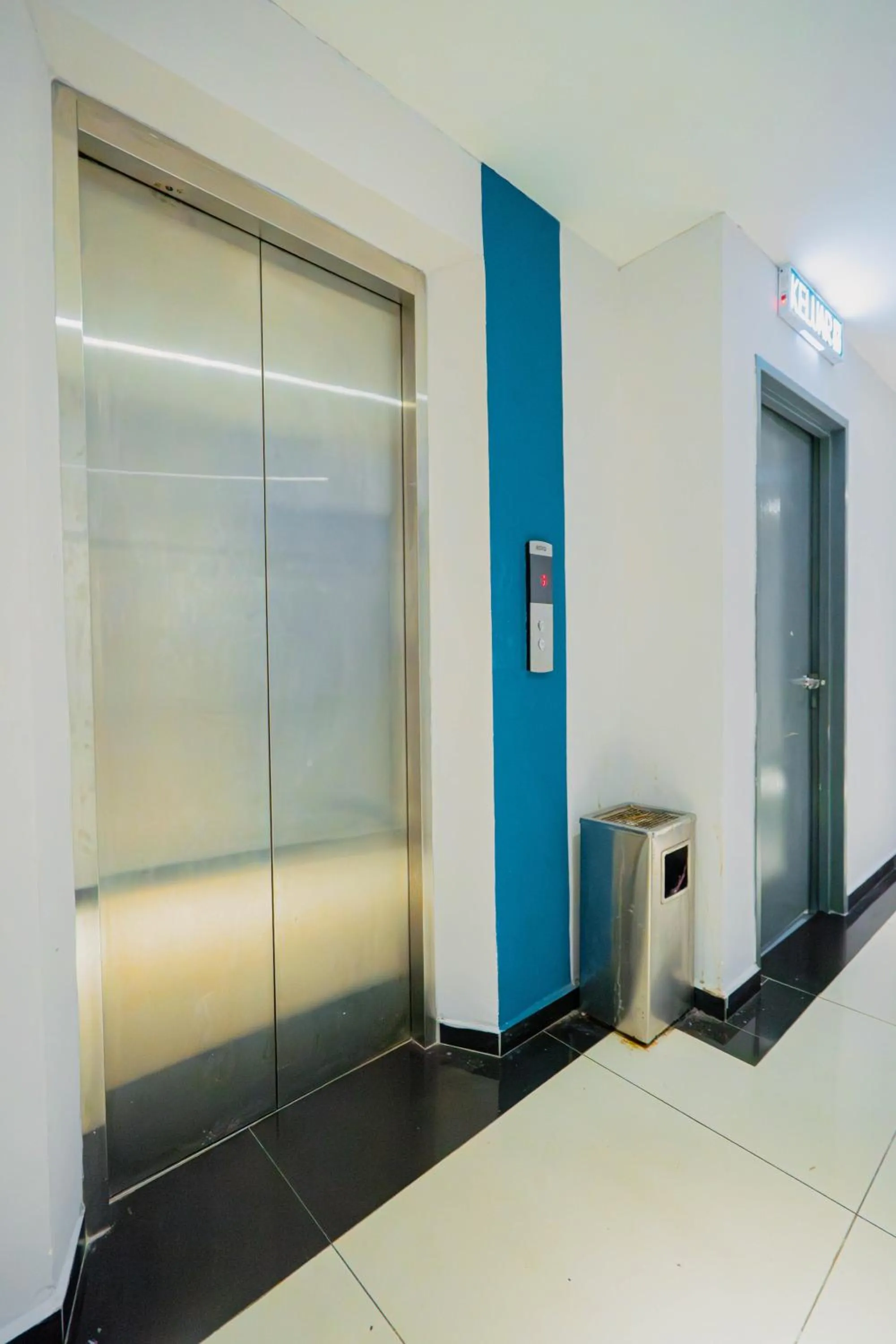 elevator in Hotel 99 Seri Kembangan Serdang