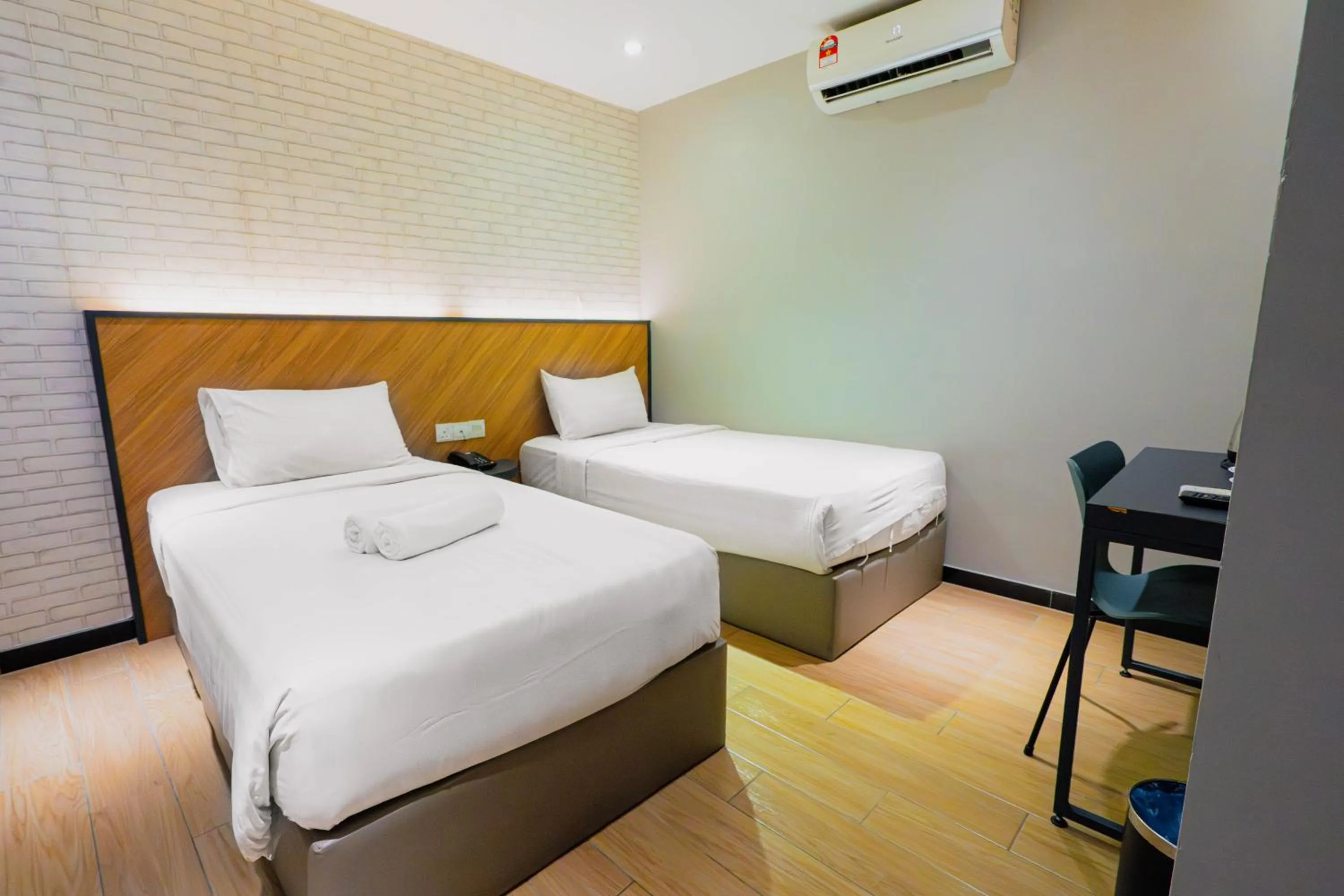 Bedroom, Bed in Hotel 99 Seri Kembangan Serdang