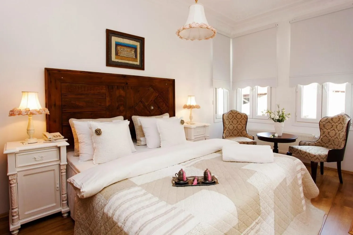 Photo of the whole room, Bed in The White Swan Suites Beyoglu