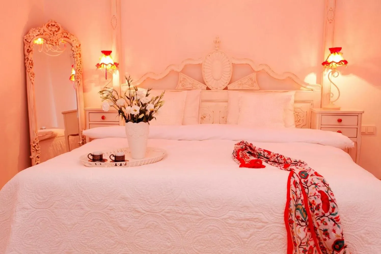 Bedroom, Bed in The White Swan Suites Beyoglu