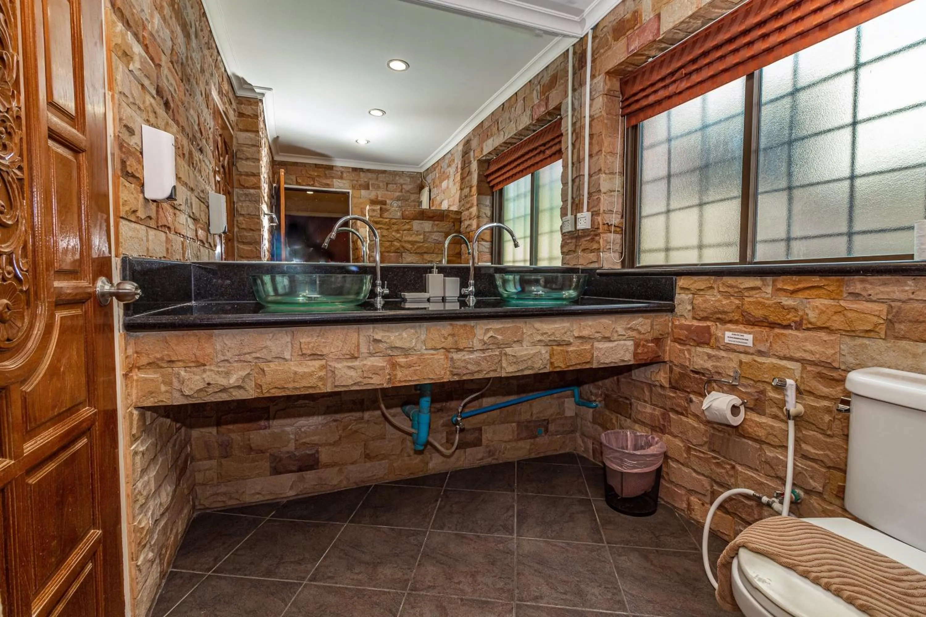 Shower in VIEWBOR VILLA - PATTAYA HOLIDAY HOUSE WALKING STREET 4 bedrooms