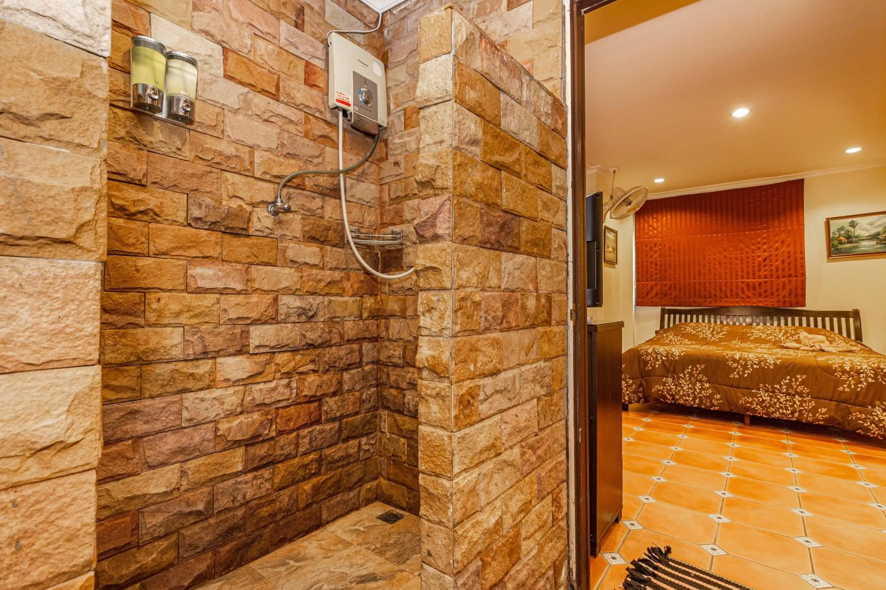 Shower, Bed in VIEWBOR VILLA - PATTAYA HOLIDAY HOUSE WALKING STREET 4 bedrooms