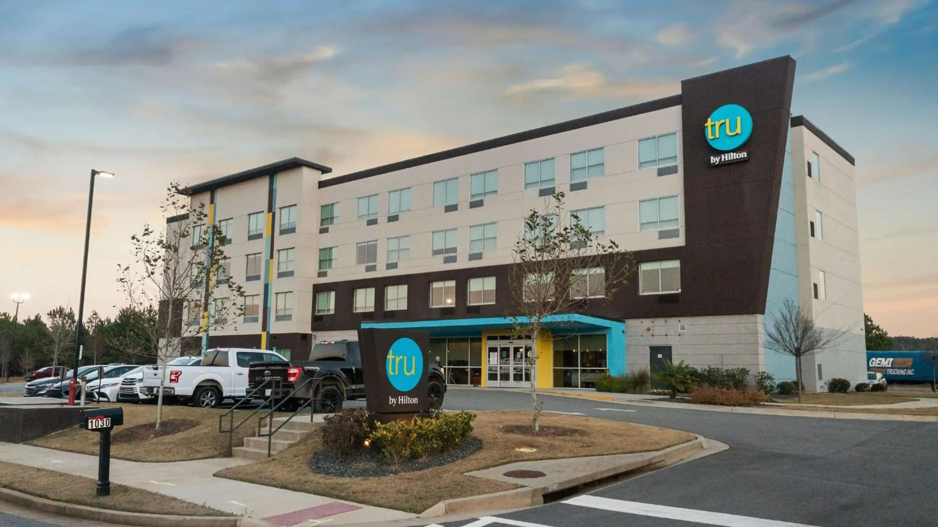 Property building in Tru By Hilton Greensboro Lake Oconee, Ga Property building in Tru By Hilton Greensboro Lake Oconee, Ga