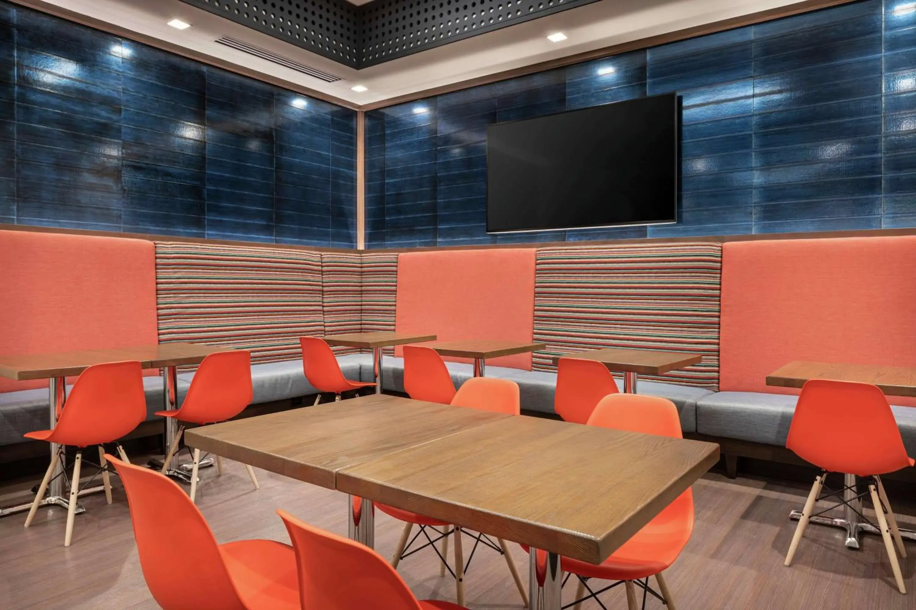 Breakfast in Tru By Hilton Denver Downtown Convention Center Breakfast in Tru By Hilton Denver Downtown Convention Center