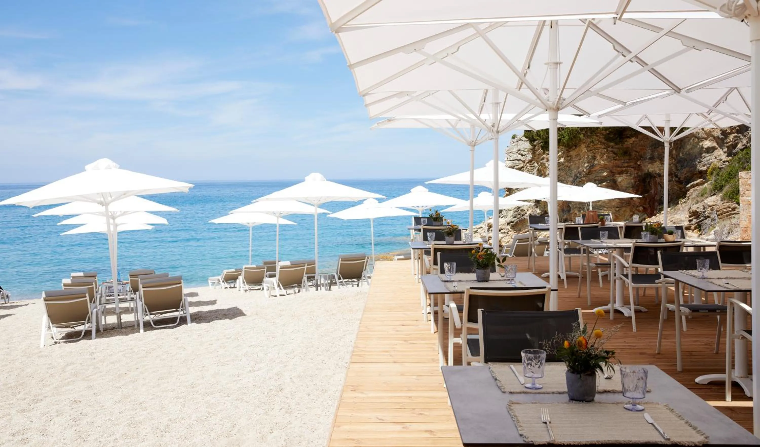 Restaurant/places to eat in Elix, Mar-Bella Collection