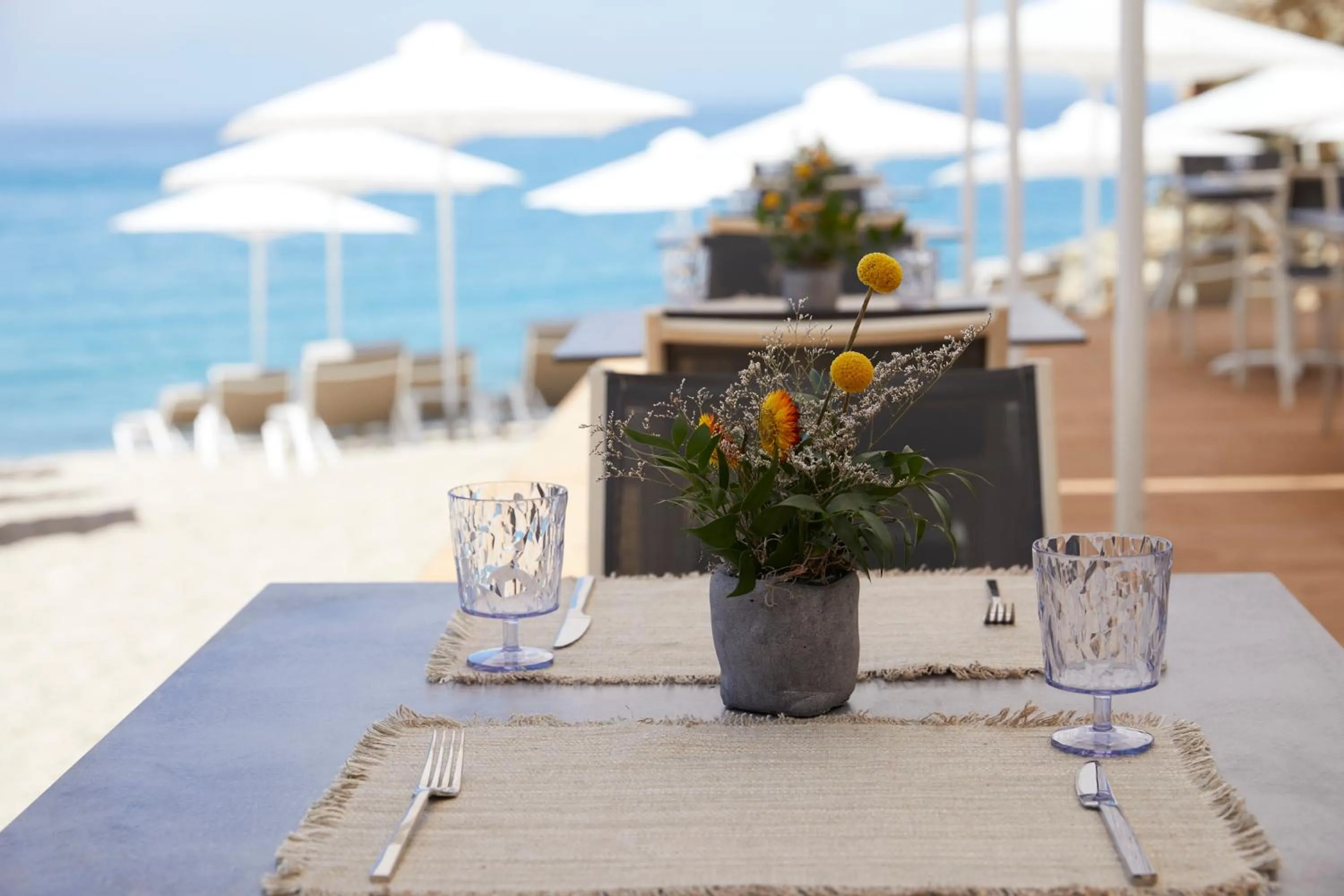 Restaurant/places to eat in Elix, Mar-Bella Collection