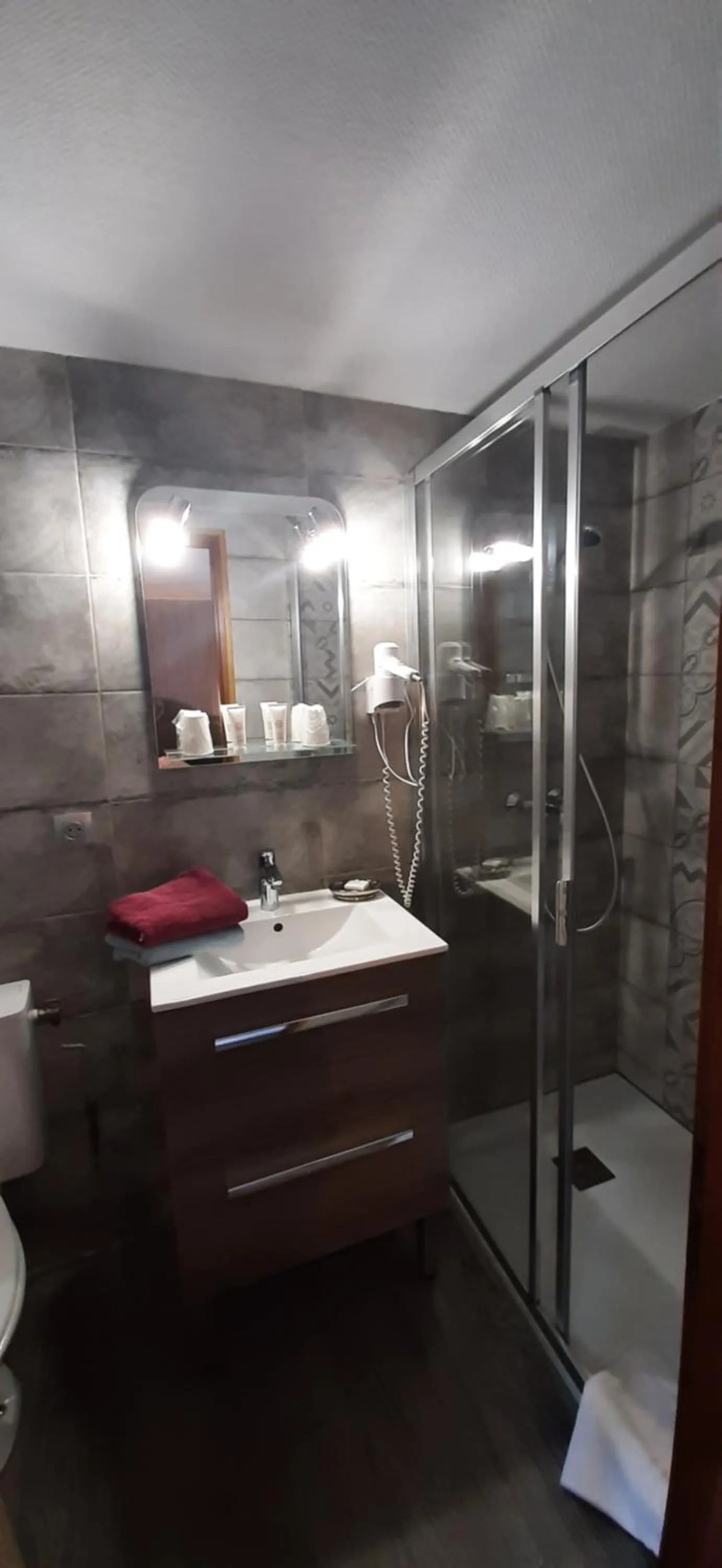 Shower in La Clé des Champs