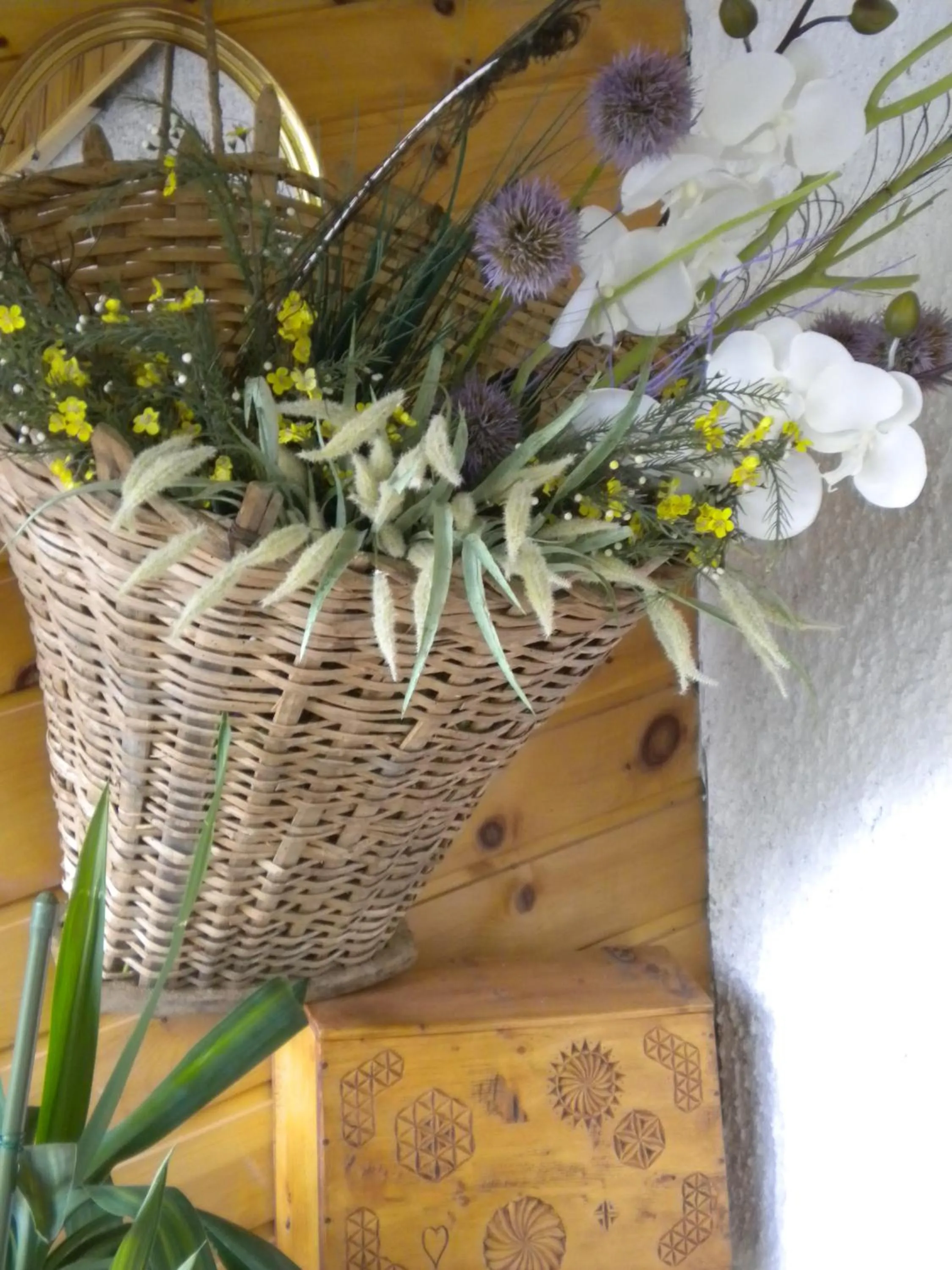 Decorative detail in La Clé des Champs