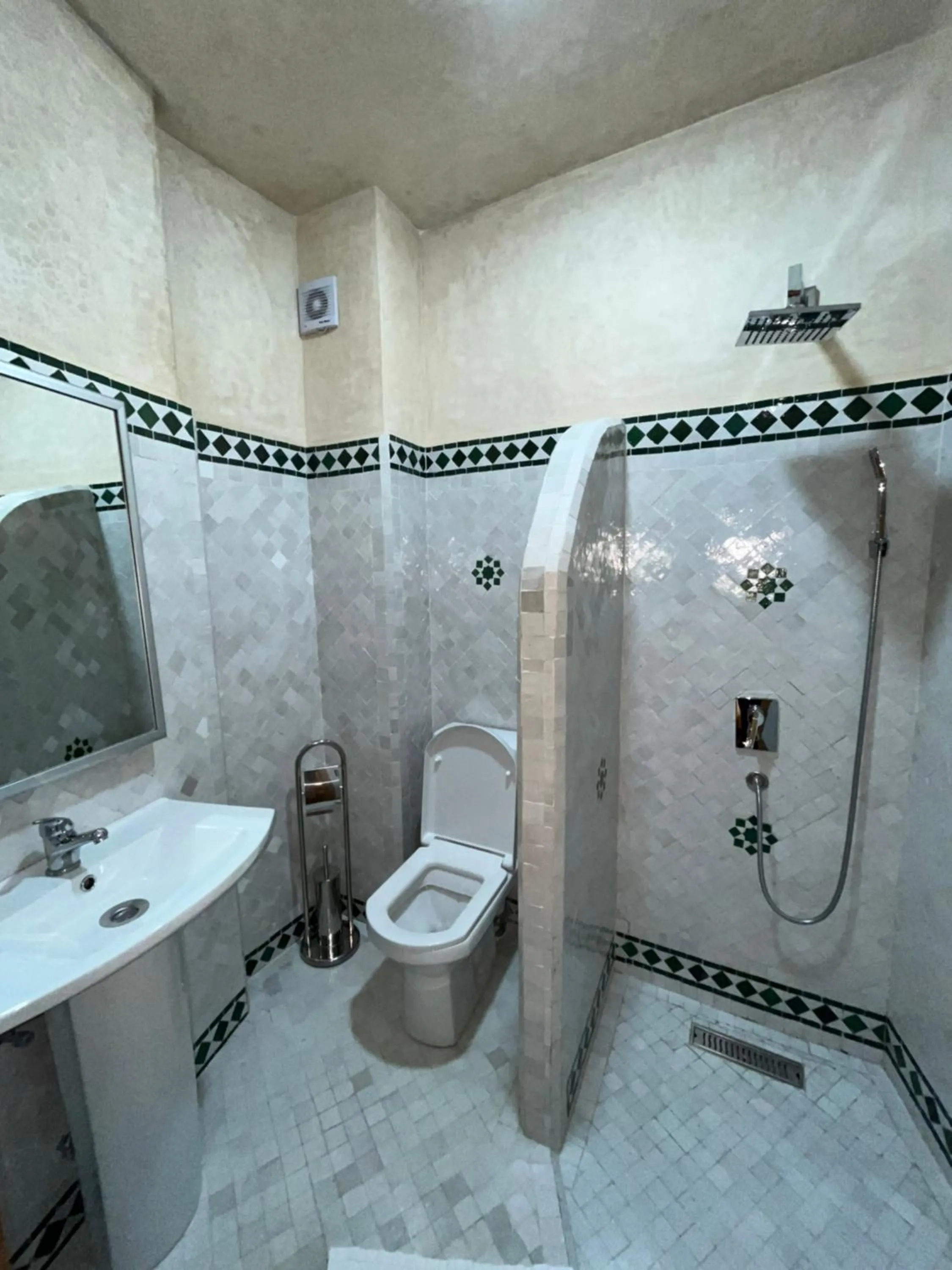 Shower in Dar Rif Kebdani